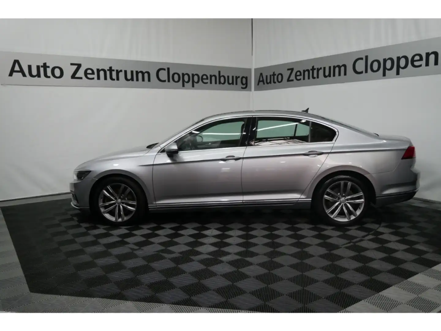 Volkswagen Passat Elegance 4M 2.0 TDI LED+Navi+Leder+Kamera Silber - 2