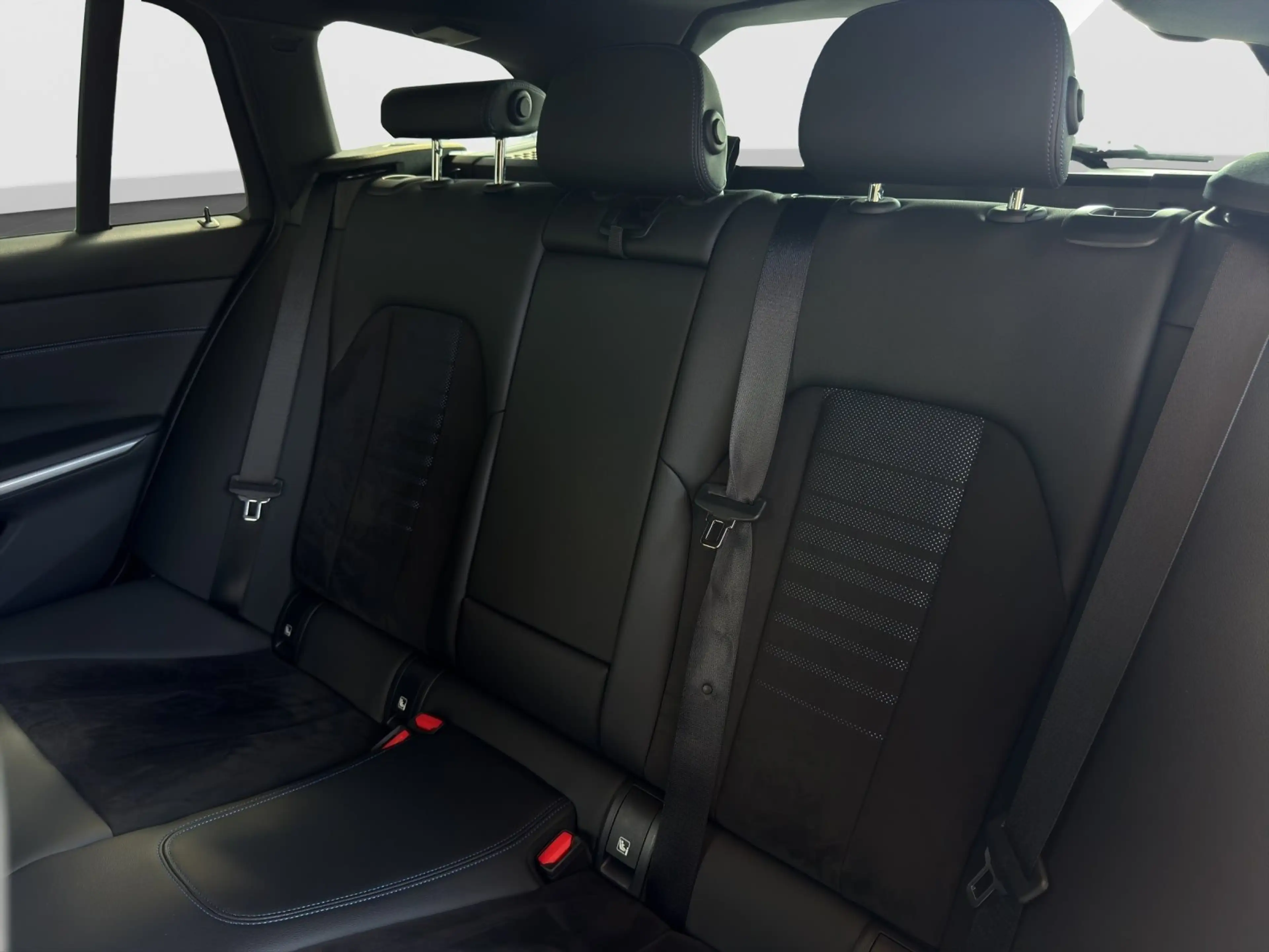BMW 320 e Tour| AppleCarPlay| HiFi| AHK| M-Paket| Kamera| — photo 13