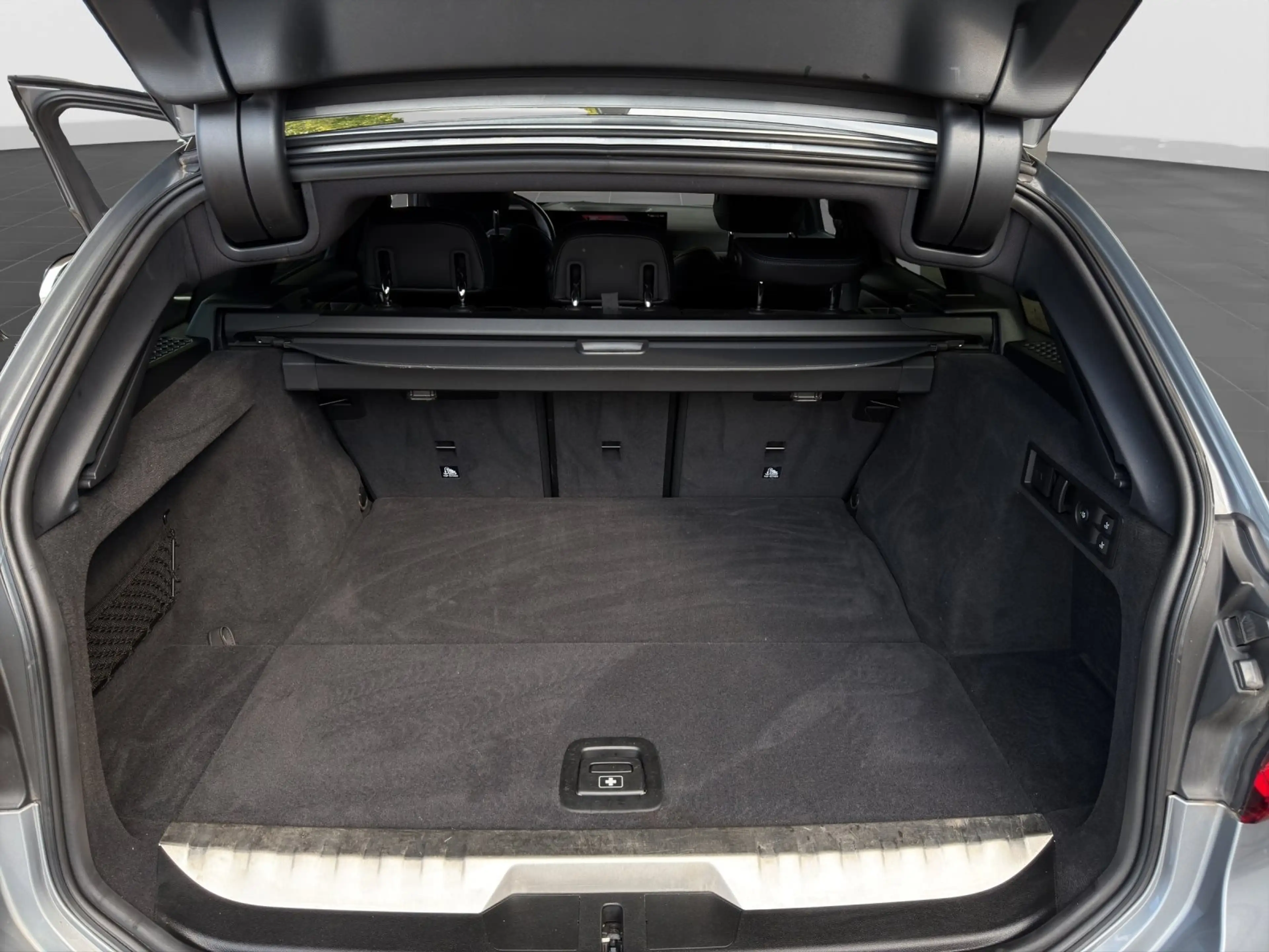 BMW 320 e Tour| AppleCarPlay| HiFi| AHK| M-Paket| Kamera| — photo 14