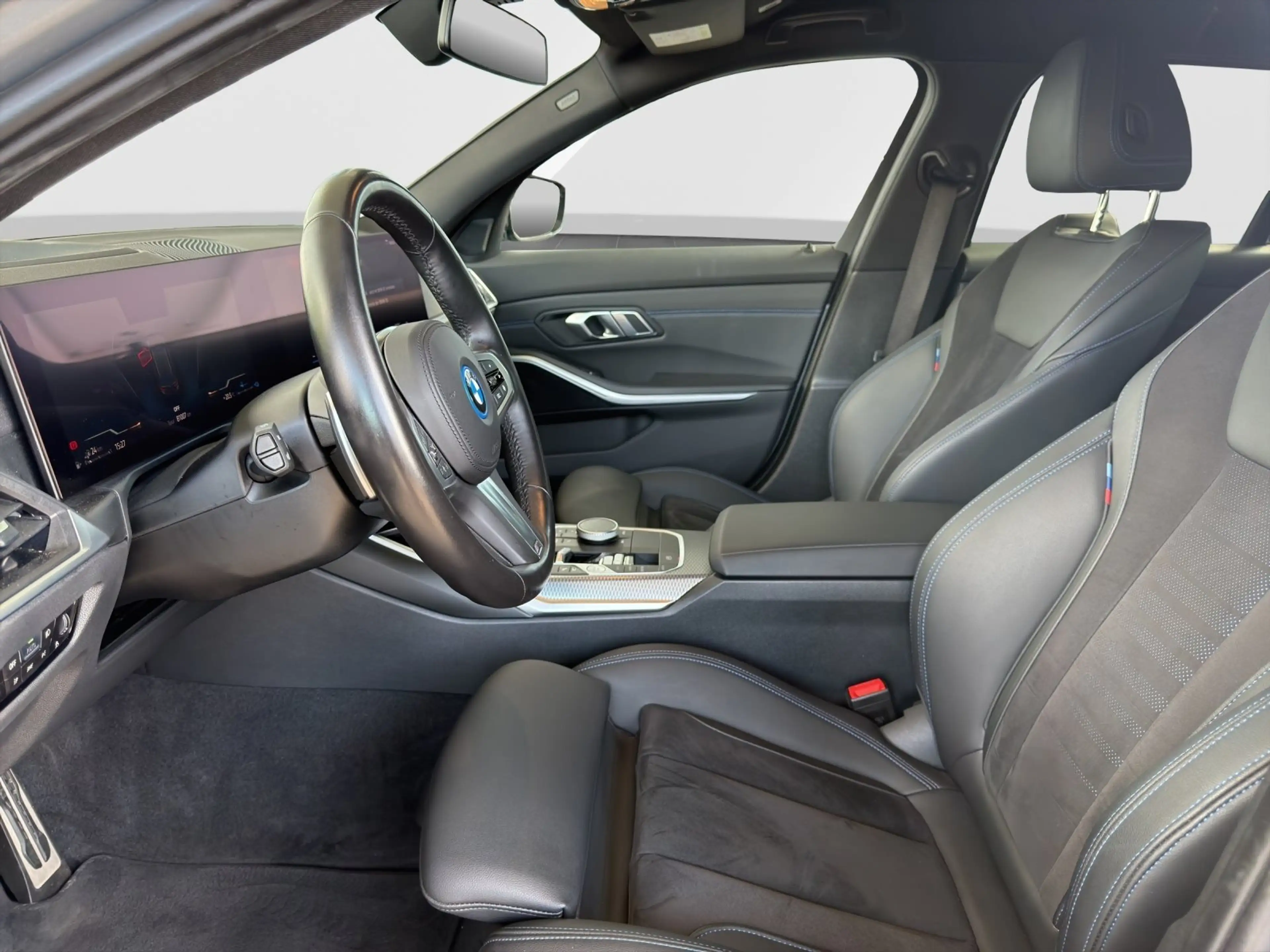 BMW 320 e Tour| AppleCarPlay| HiFi| AHK| M-Paket| Kamera| — photo 11