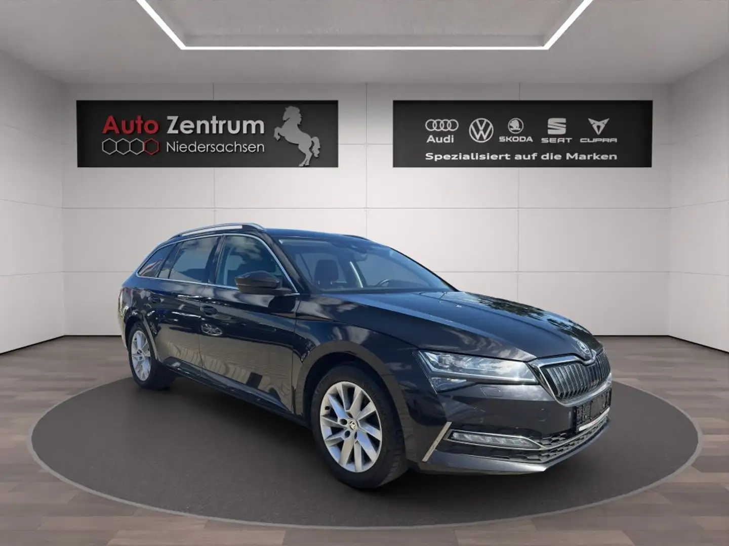 Skoda Superb 1.4 TSI iV Style CarPlay AHK*Kamera*Matrix*StandHz Schwarz - 1