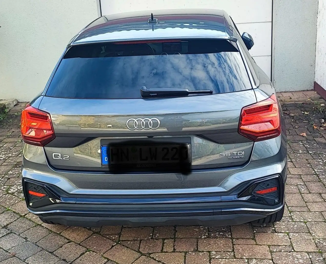 Audi Q2 Q2 35 TDI quattro S tronic S line Grau - 2