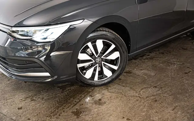 Volkswagen Golf view 5
