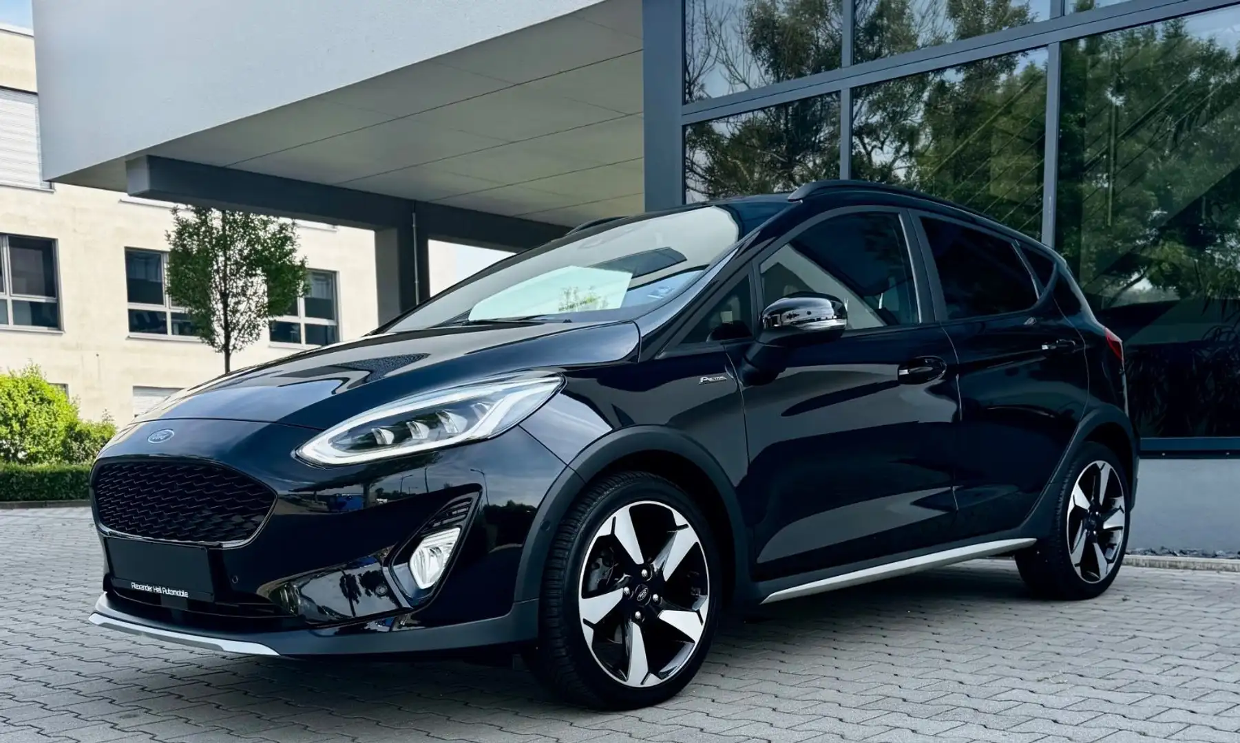 Ford Fiesta Active AUTOMAT*LED*SHZ*PDC*NAVI*APPLE*KAM Noir - 1