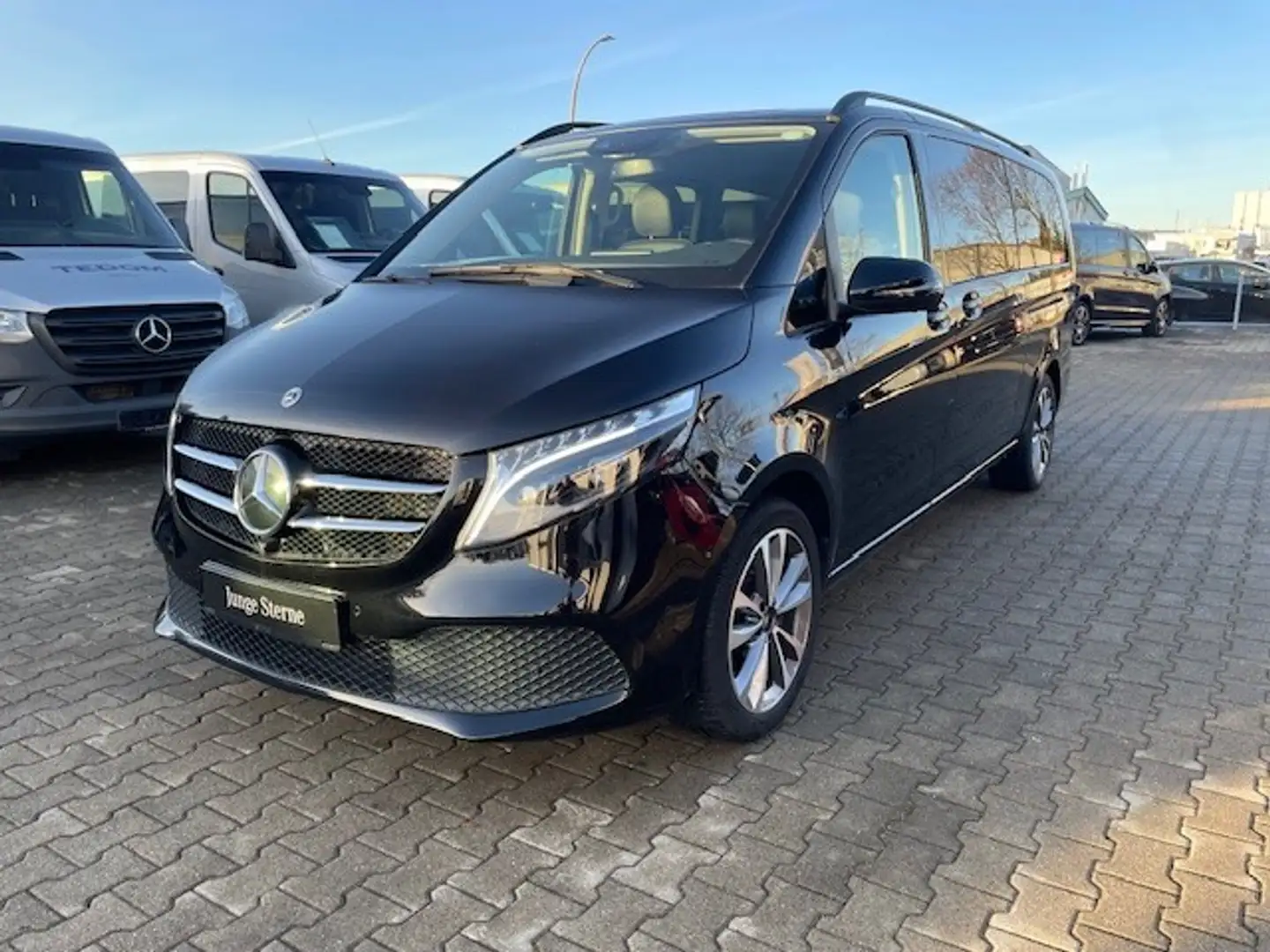 Mercedes-Benz V 300 d AVANTGARDE Extralang/AIRMATIC/360°/LEDER/STANDHZ Schwarz - 2