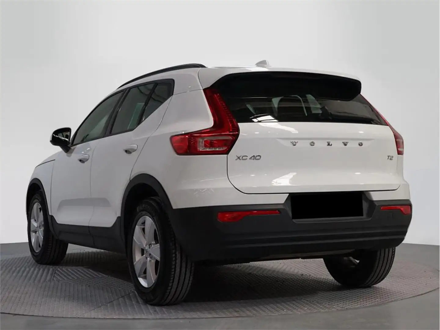 Volvo XC40 T2 Momentum Pro - 2