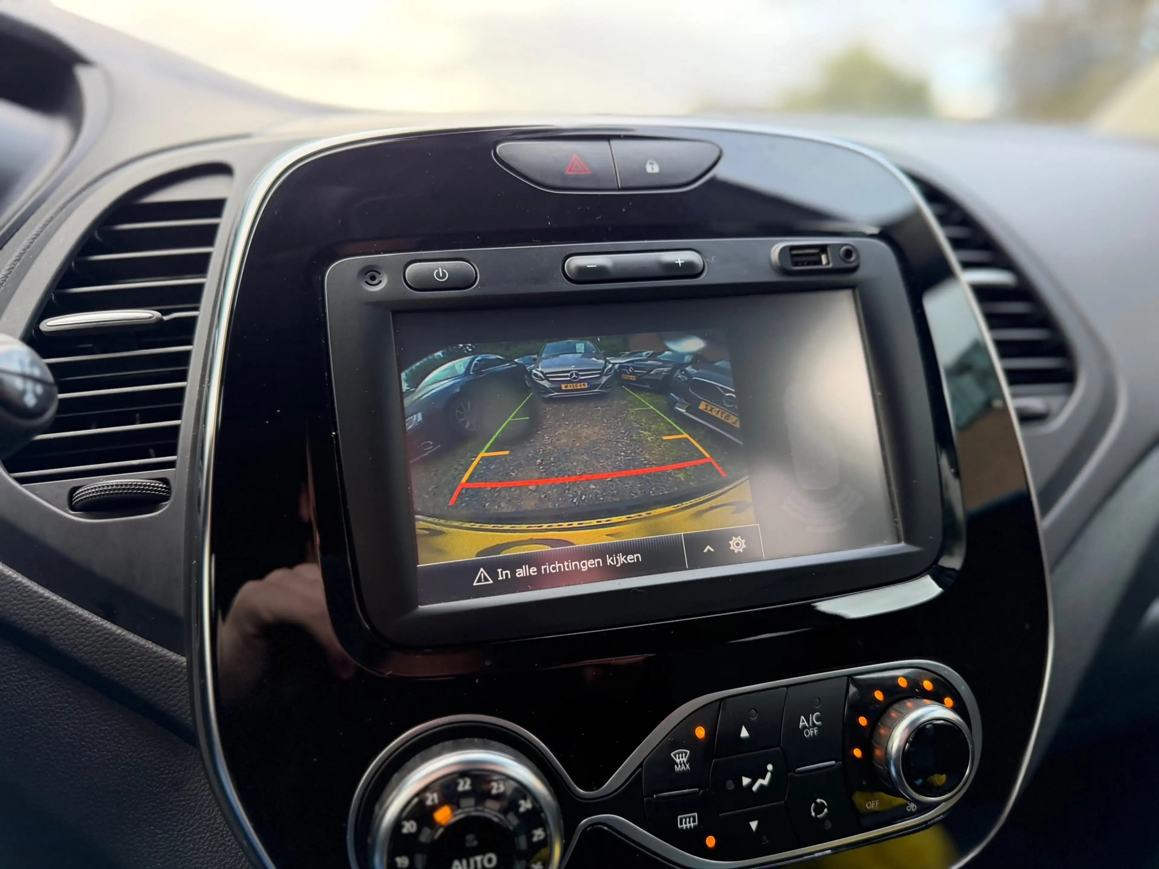 Renault Captur 1.2 TCe Bose / Navigatie / Camera / Cruise Control — photo 26