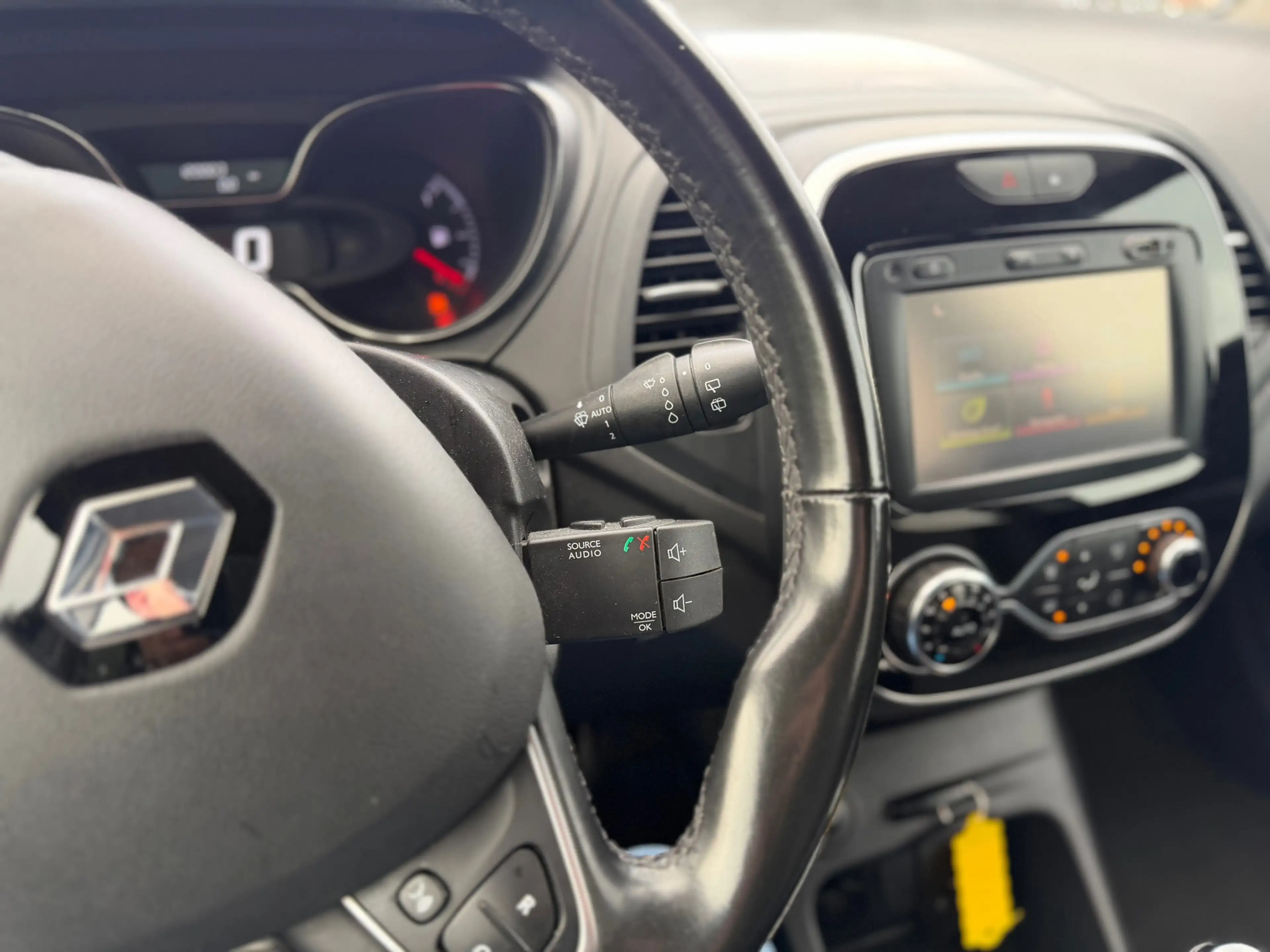 Renault Captur 1.2 TCe Bose / Navigatie / Camera / Cruise Control — photo 16