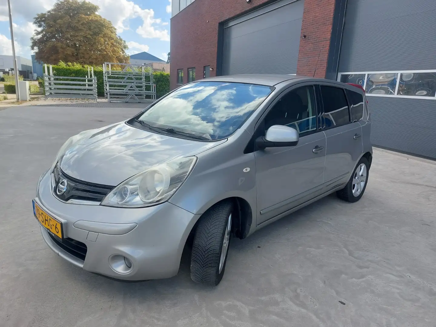 Nissan Note 1.4 Life +AIRCO/ECC /LMV 10-2011 Grijs - 2