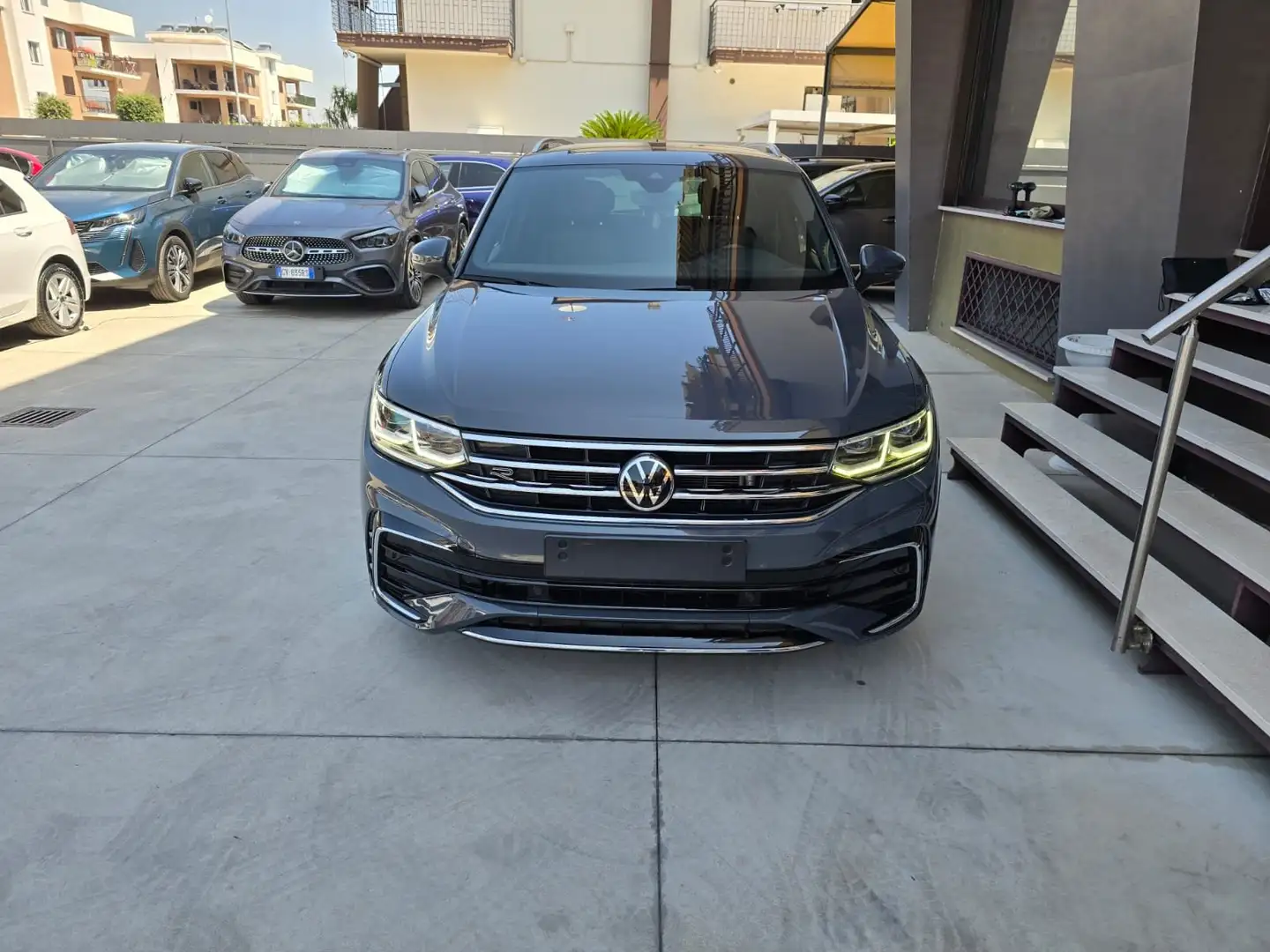 Volkswagen Tiguan Tiguan 2.0 tdi R-Line 150cv dsg Gris - 1