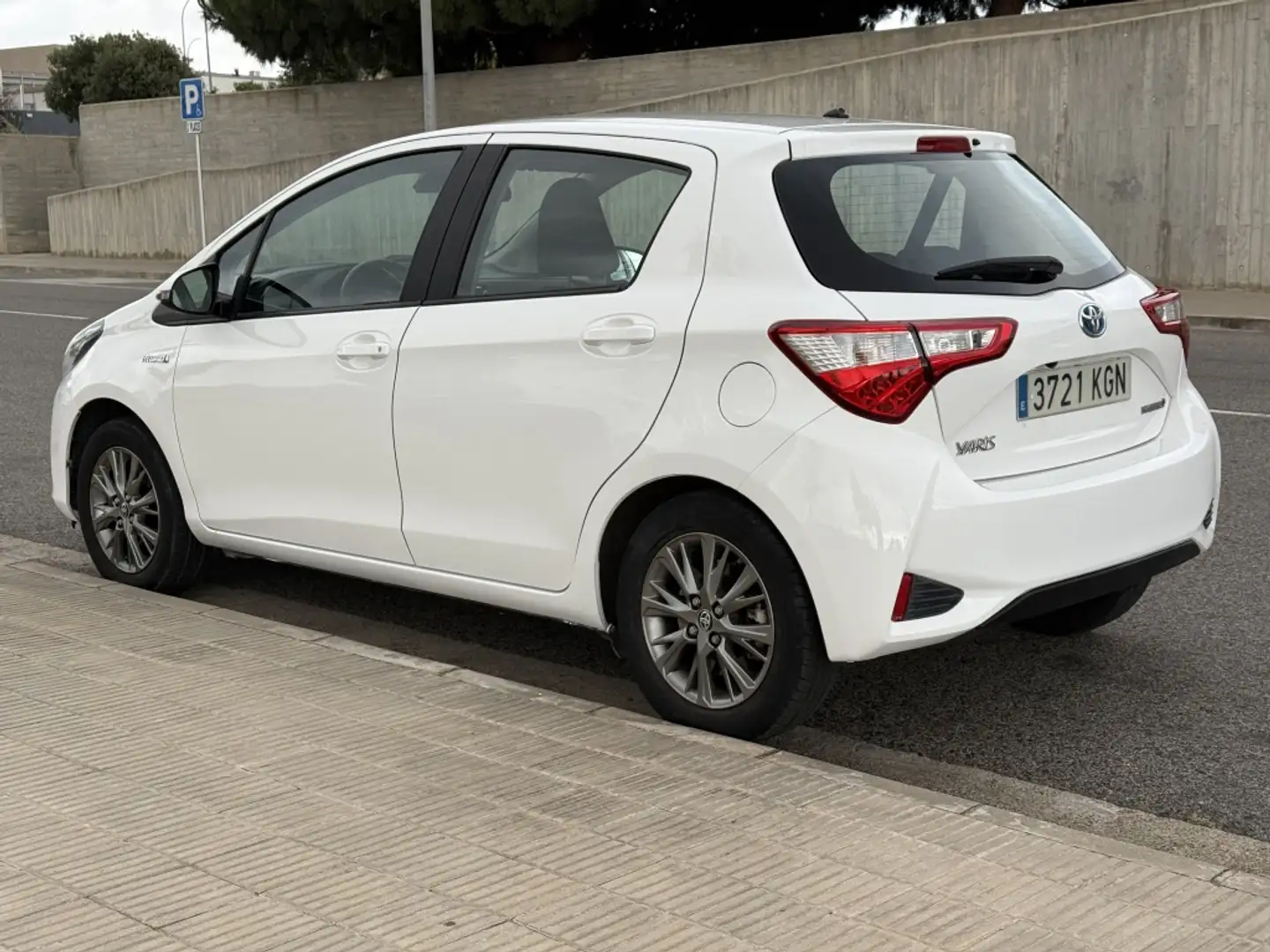 Toyota Yaris HSD 1.5 Feel! Blanco - 2