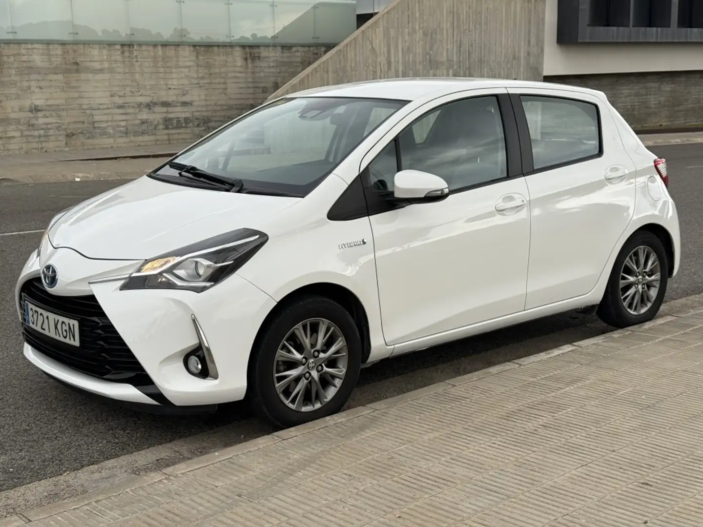 Toyota Yaris HSD 1.5 Feel! Blanco - 1