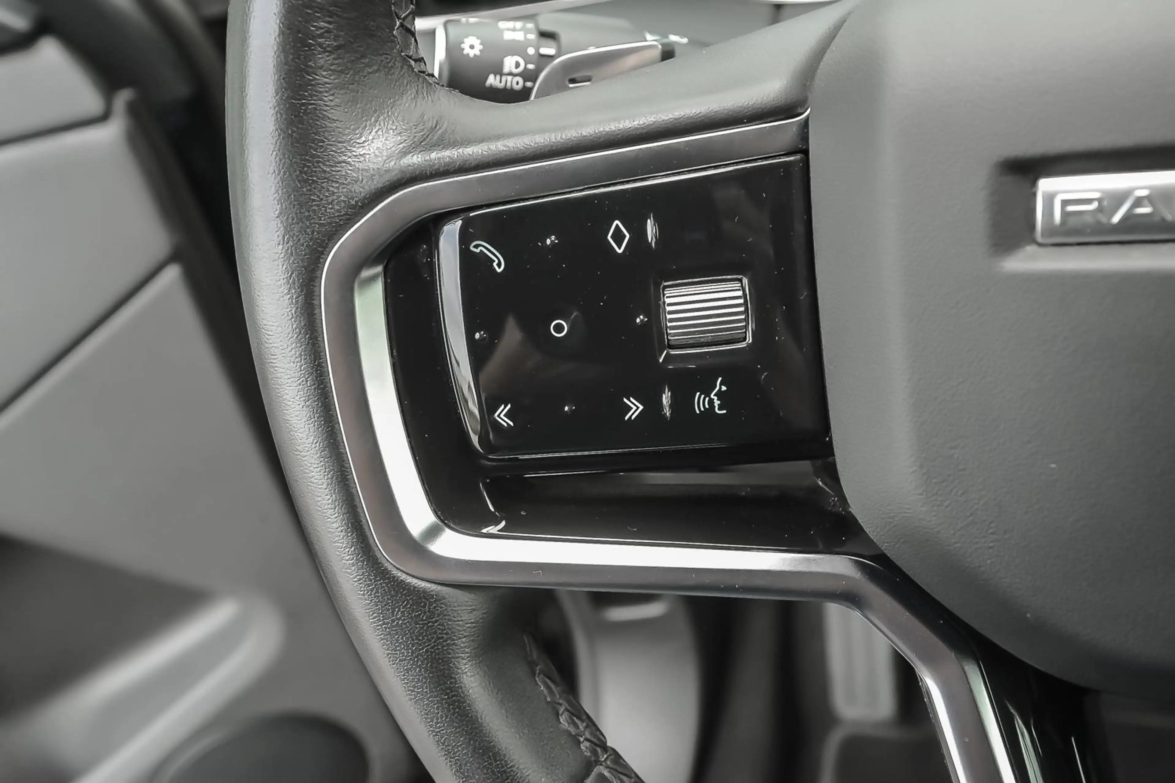 Land Rover Range Rover Evoque P160 R-Dynamic S — photo 15