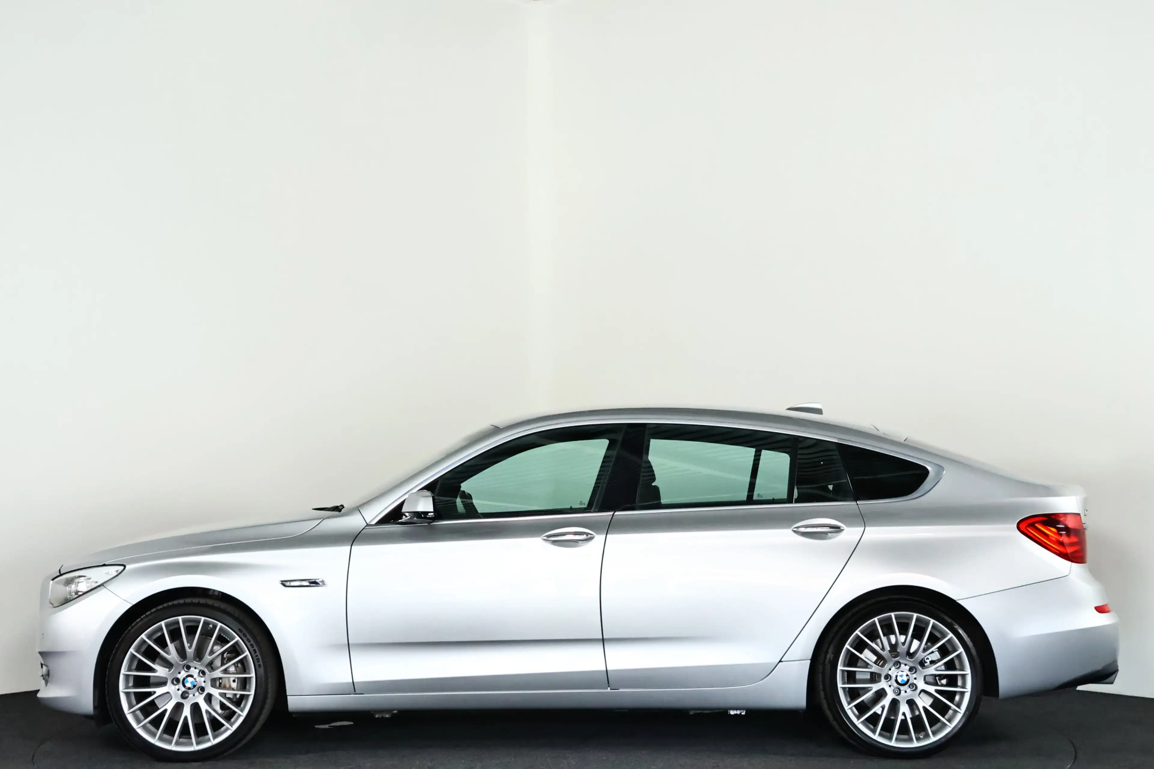 BMW 550 5-serie Gran Turismo 550i High Executive / Leder / — photo 29