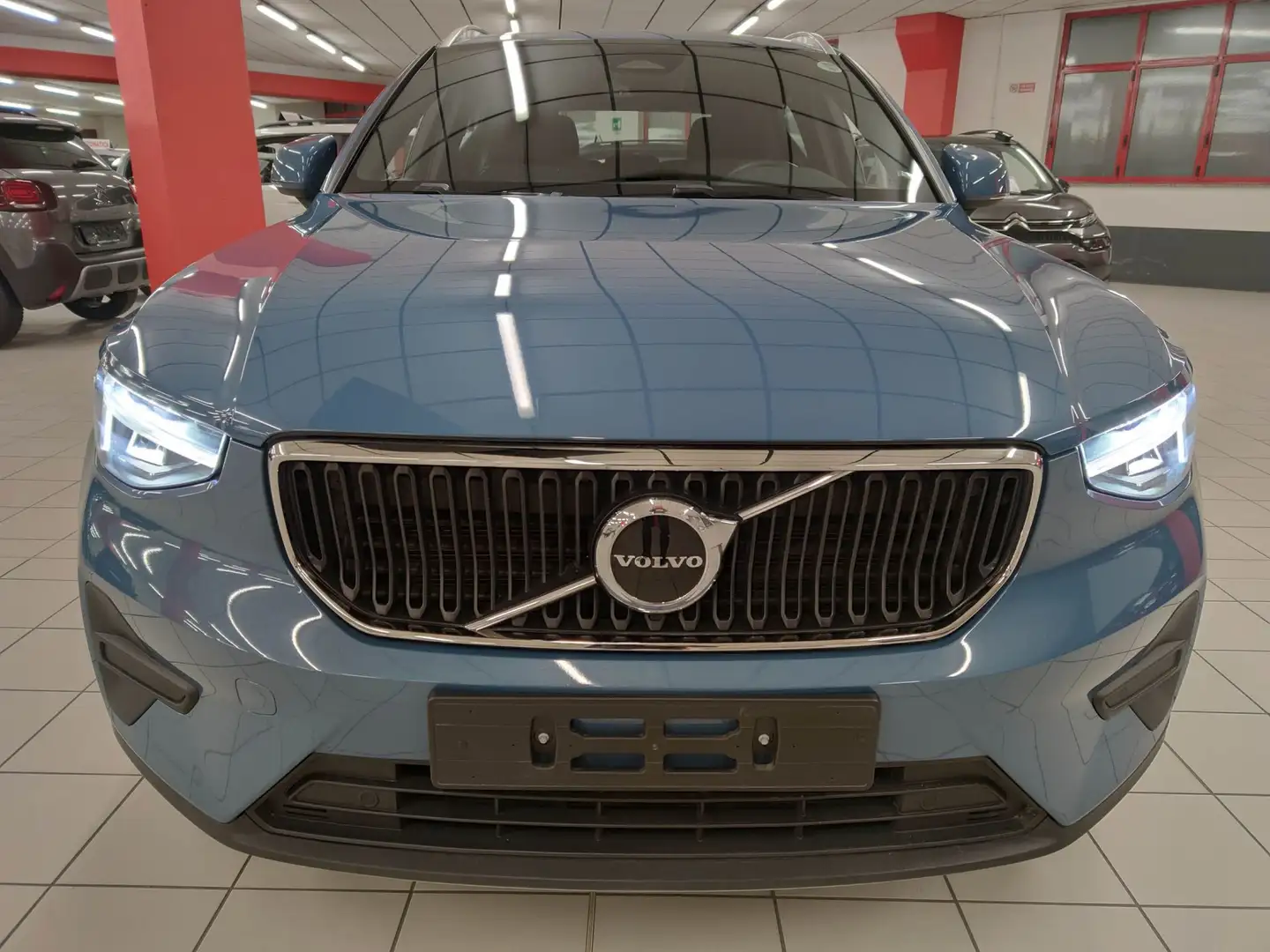Volvo XC40 B3 2.0 162cv MHEV Automatica "SUPER PROMO" Bleu - 2
