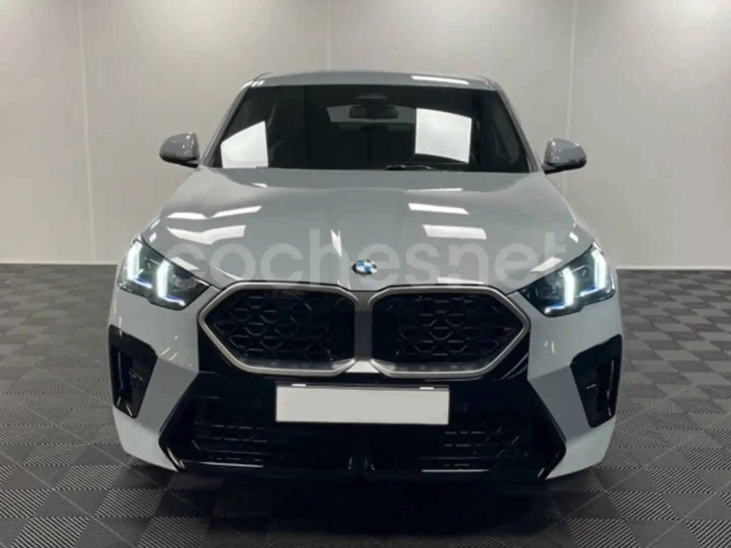 BMW X2 sDrive 18dA Grau - 2