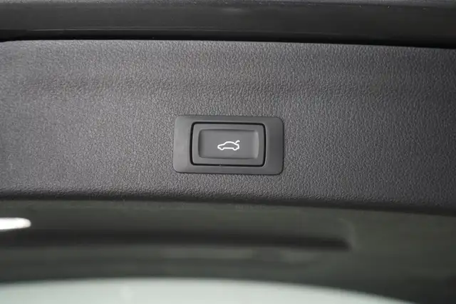 Audi A6 view 12