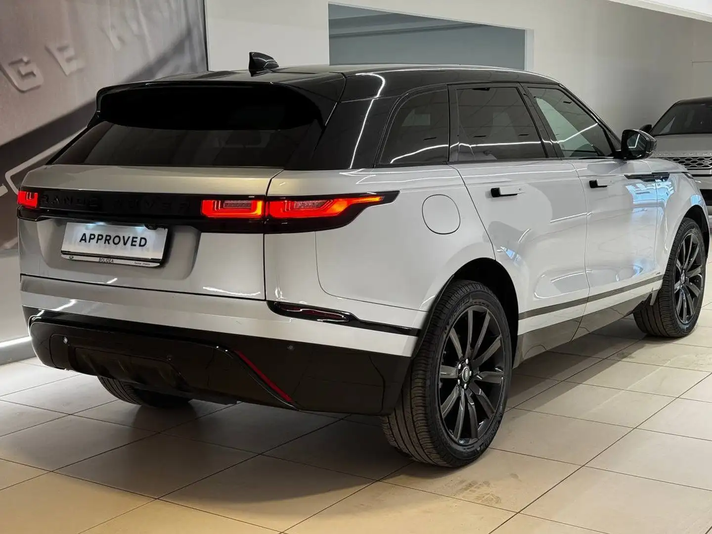 Land Rover Range Rover Velar LAND ROVER 2.0D I4 240 CV R-Dynamic S Zilver - 2