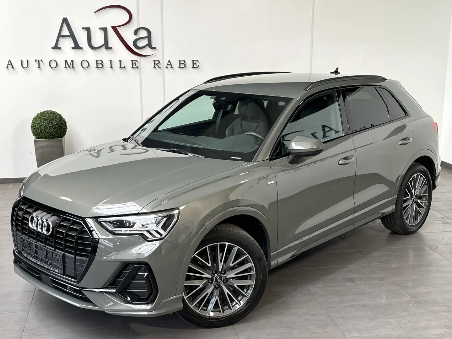 Audi Q3 40 TDI Quattro S-Line NAV+LED+ACC+B&O+VCOCK Grau - 1
