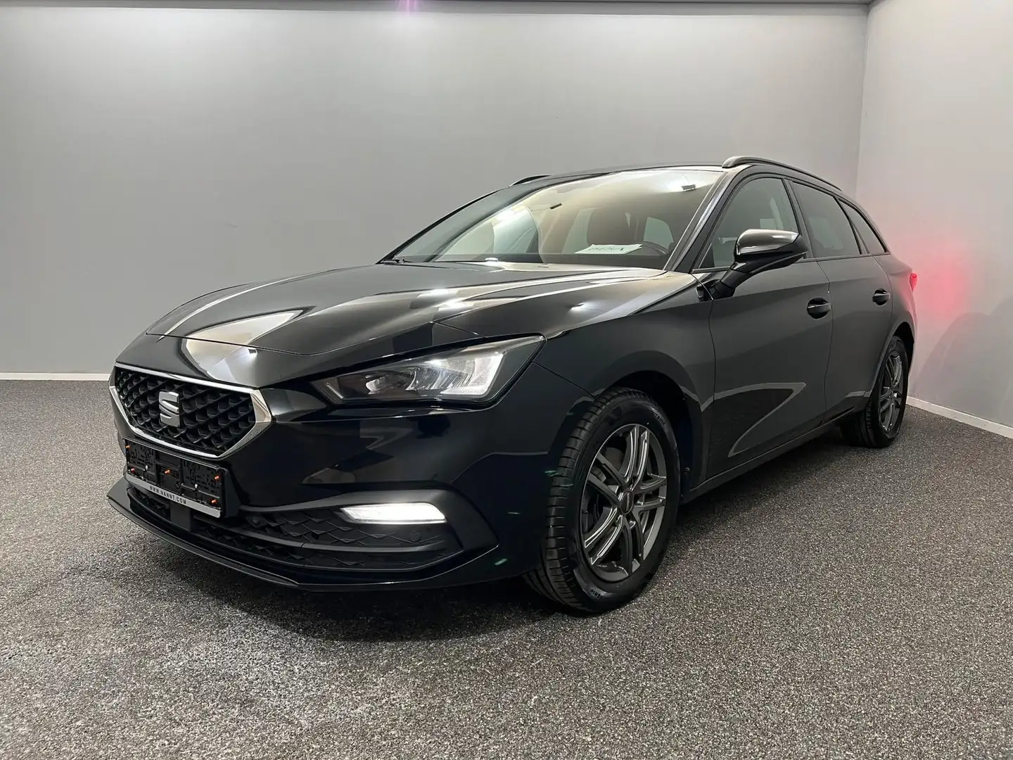 SEAT Leon Sportstourer Style 1.5 eTSI ACC*NAVI*KAM Schwarz - 1