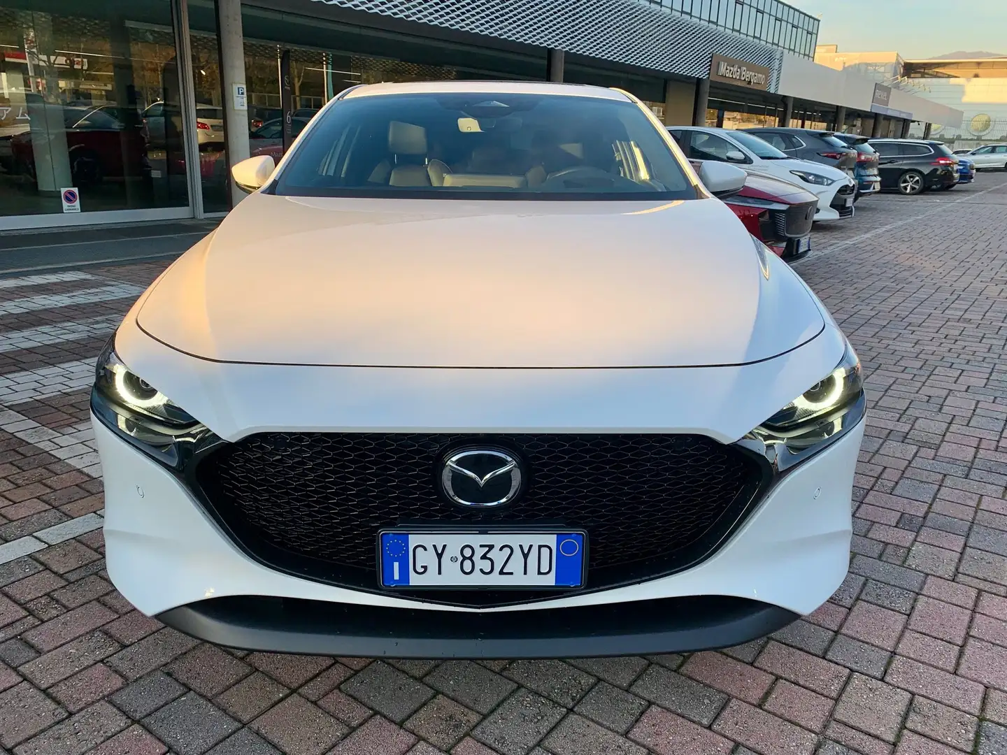 Mazda 3 5p 2.0 m-hybrid Takumi + tettuccio Weiß - 2
