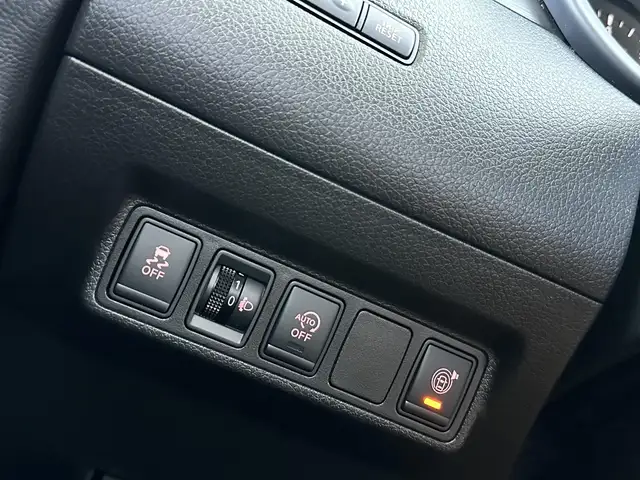Nissan Pulsar view 23