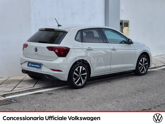 Volkswagen Polo view 4