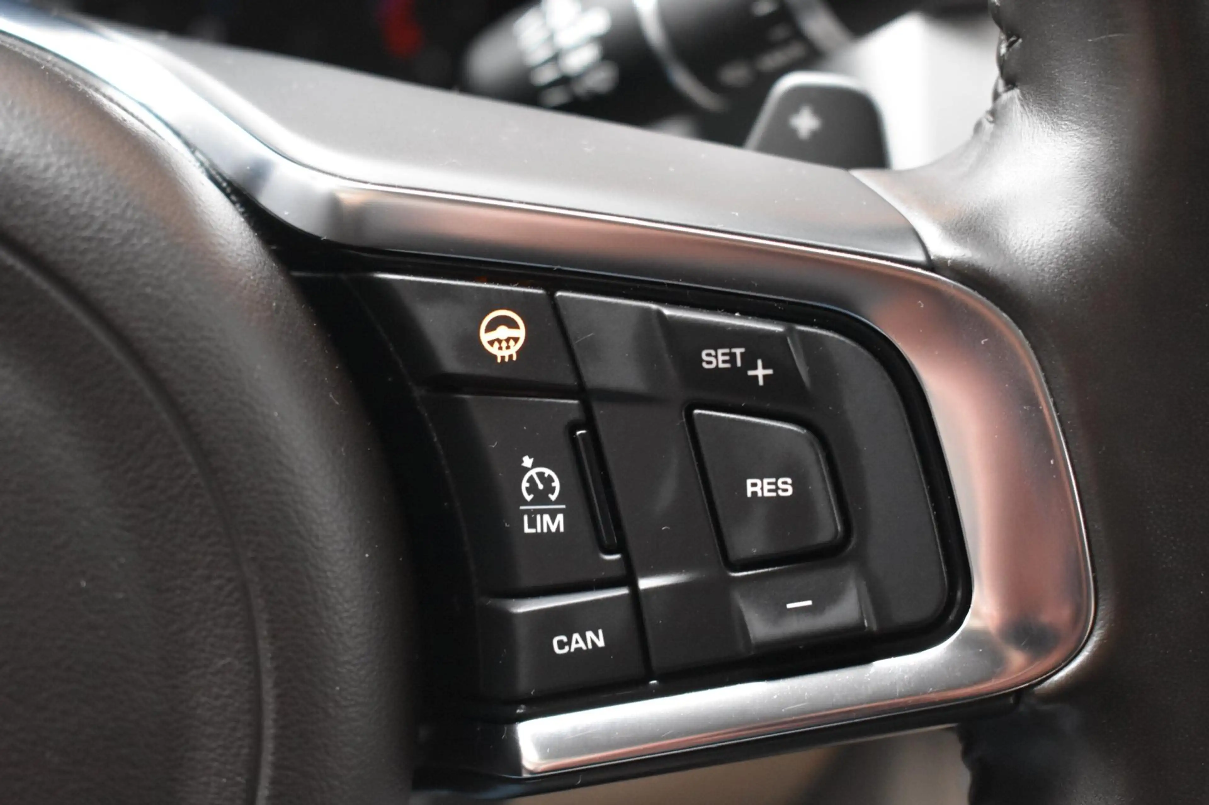 Jaguar XF 2.0d Prestige '19 Leder Xenon Clima NAvi Cruise — photo 19