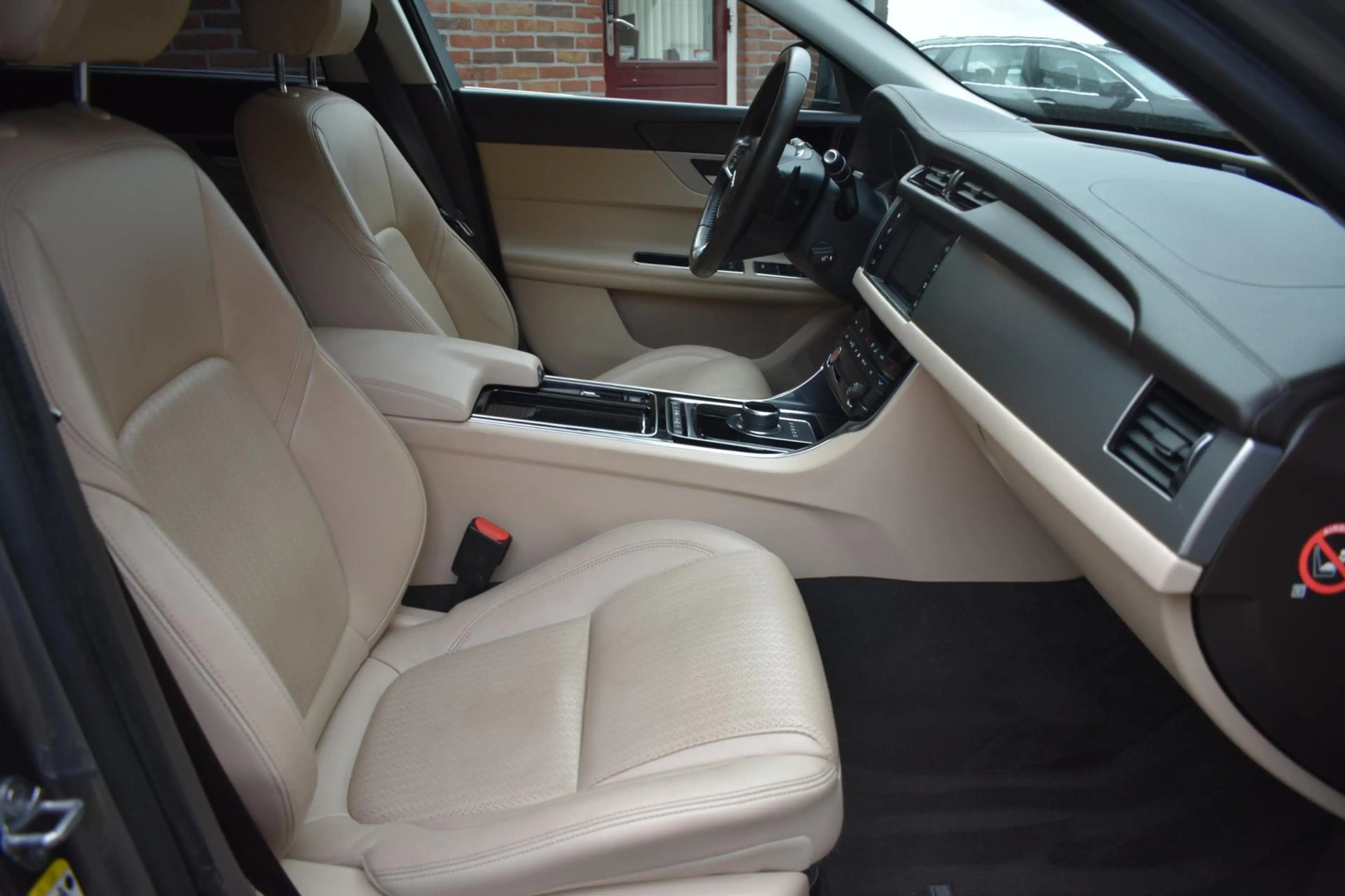 Jaguar XF 2.0d Prestige '19 Leder Xenon Clima NAvi Cruise — photo 4