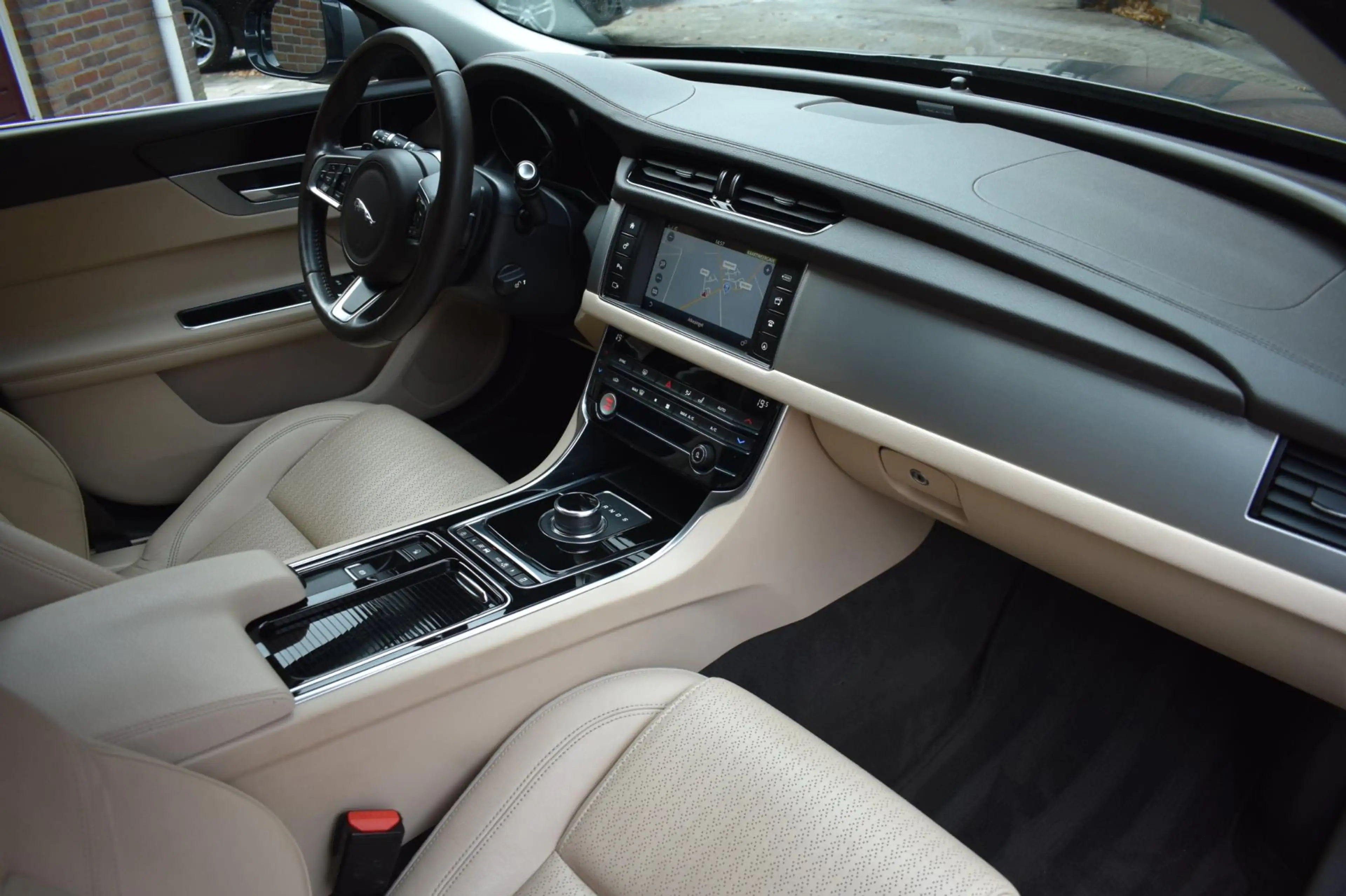 Jaguar XF 2.0d Prestige '19 Leder Xenon Clima NAvi Cruise — photo 8