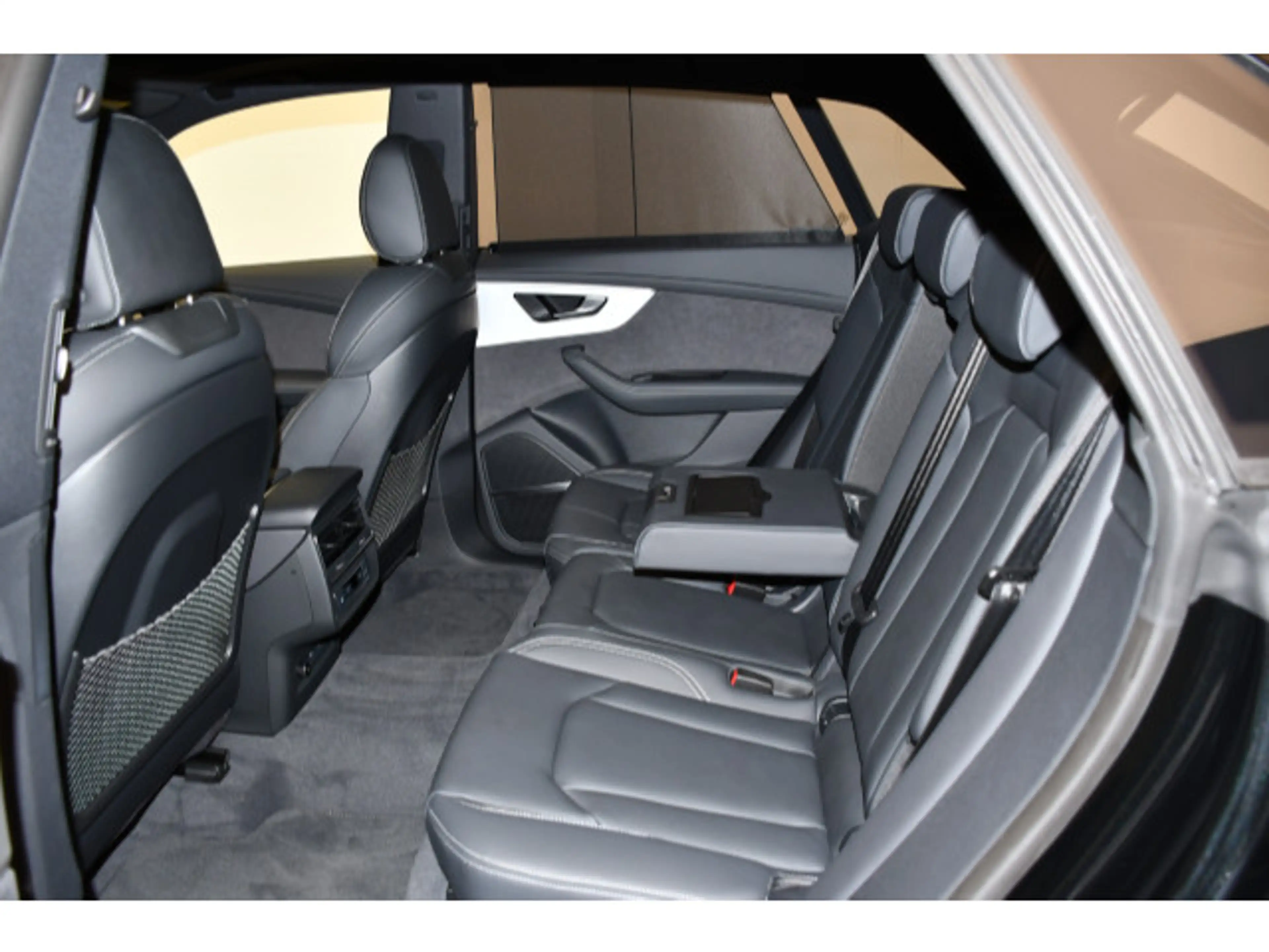 Audi Q8 e-tron Q8 TFSI e quattro tiptronic S line business — photo 11