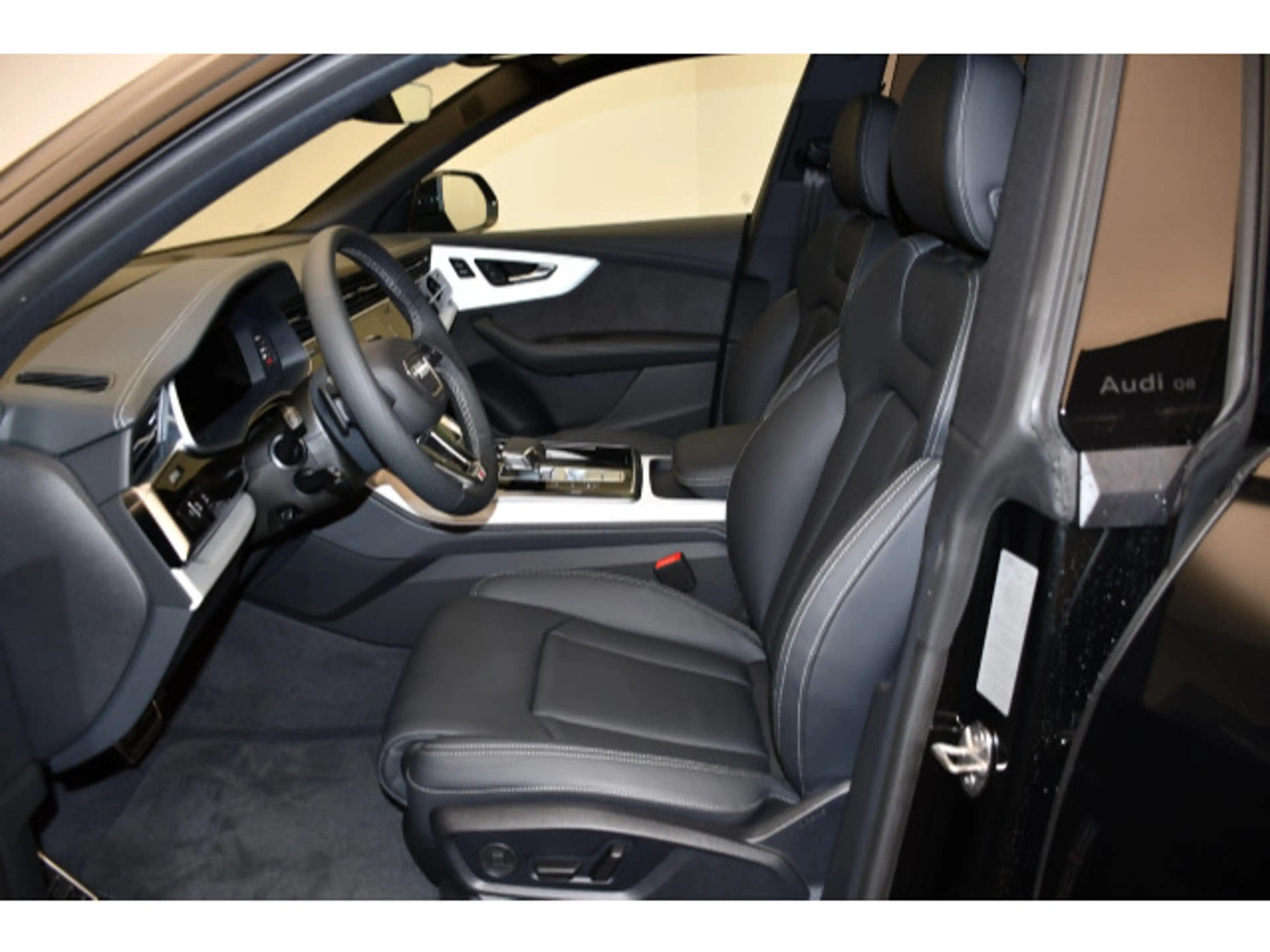 Audi Q8 e-tron Q8 TFSI e quattro tiptronic S line business — photo 3