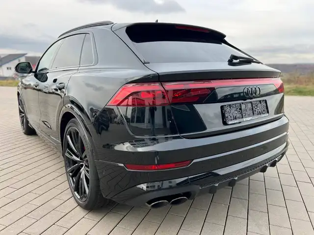Audi SQ8 view 8