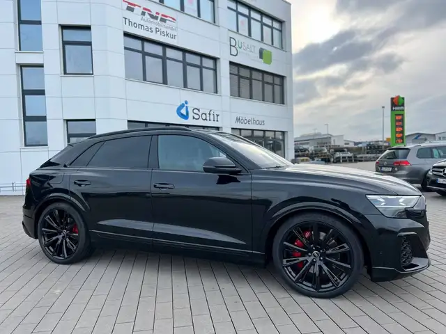 Audi SQ8 view 5