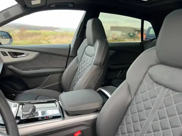 Audi SQ8 view 12