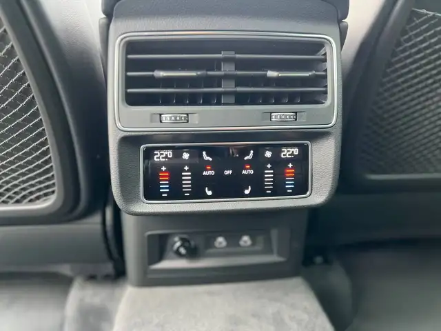 Audi SQ8 view 14