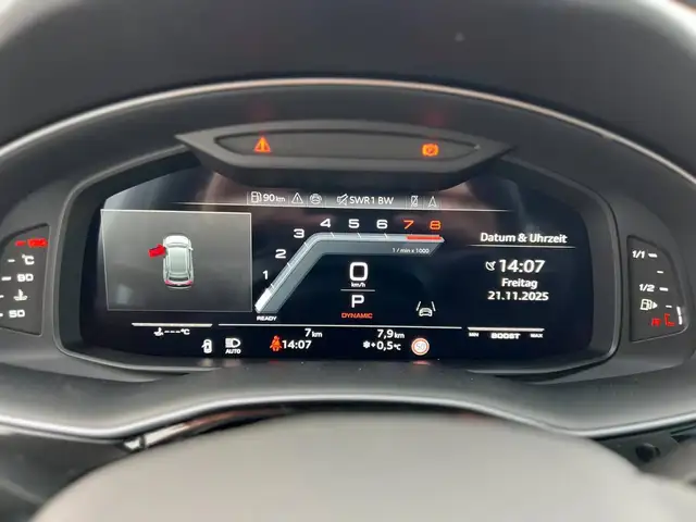 Audi SQ8 view 13