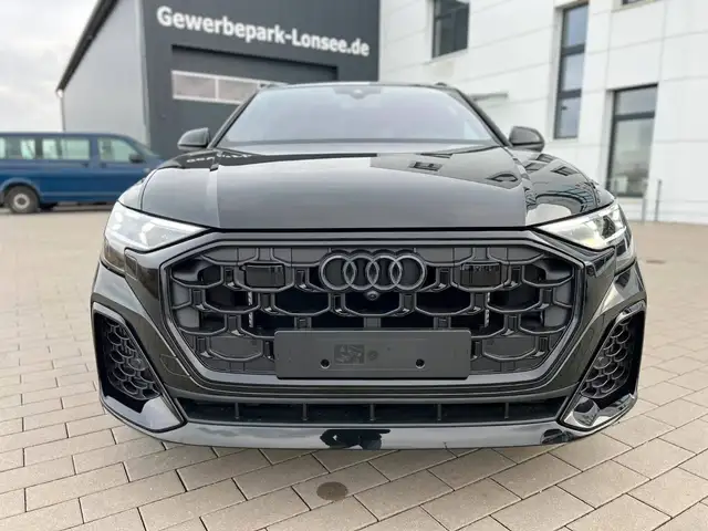 Audi SQ8 view 4