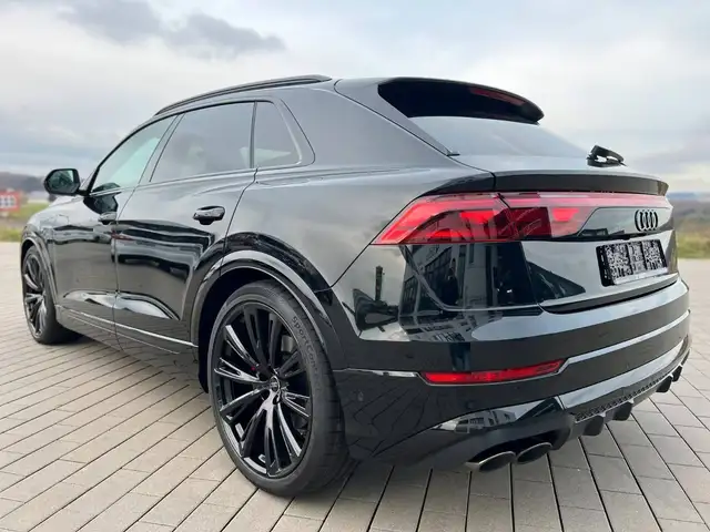 Audi SQ8 view 9