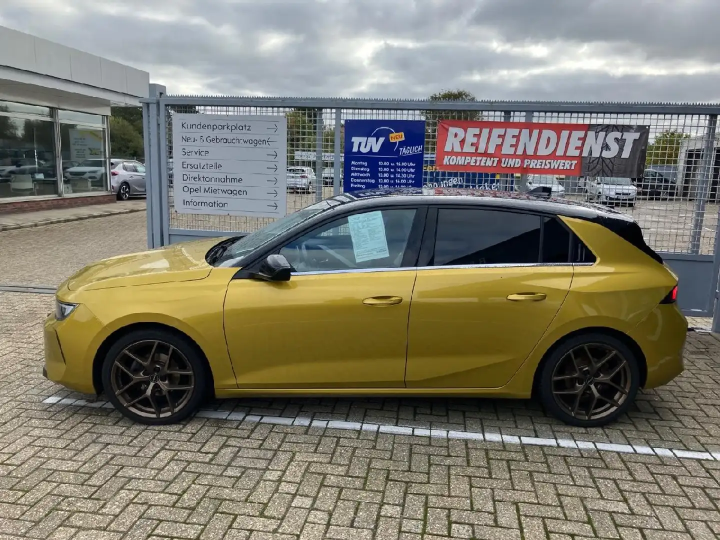 Opel Astra Elegance Geel - 2