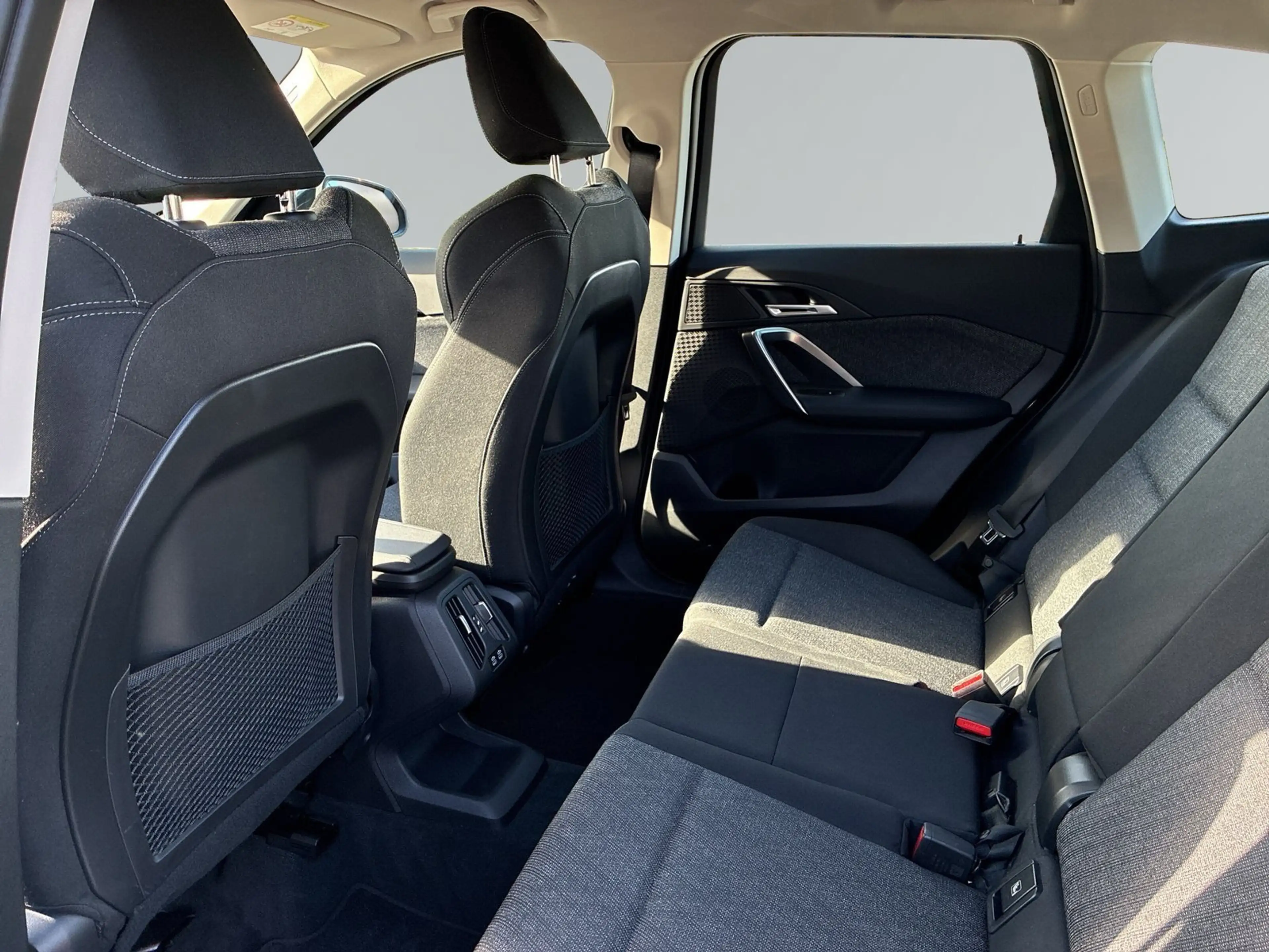 BMW X1 sDrive20i — photo 11