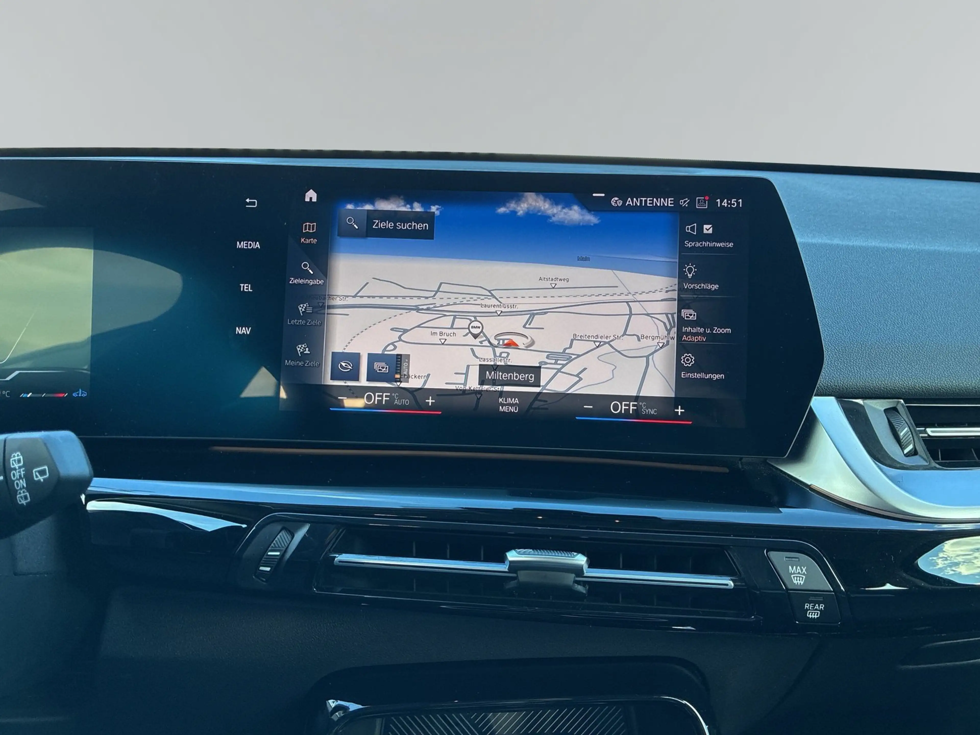 BMW X1 sDrive20i — photo 14