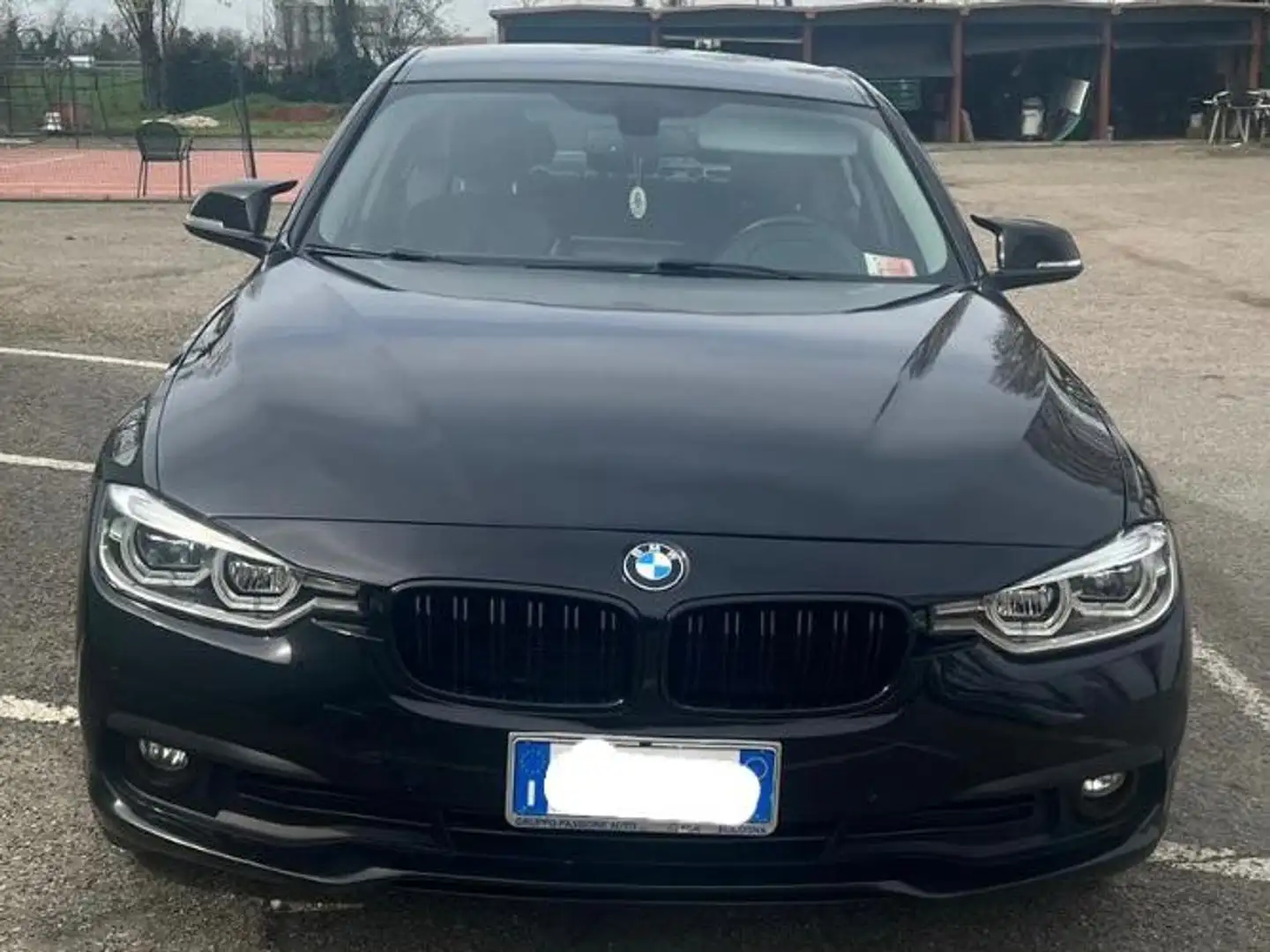 BMW 320 320d xdrive auto crna - 1