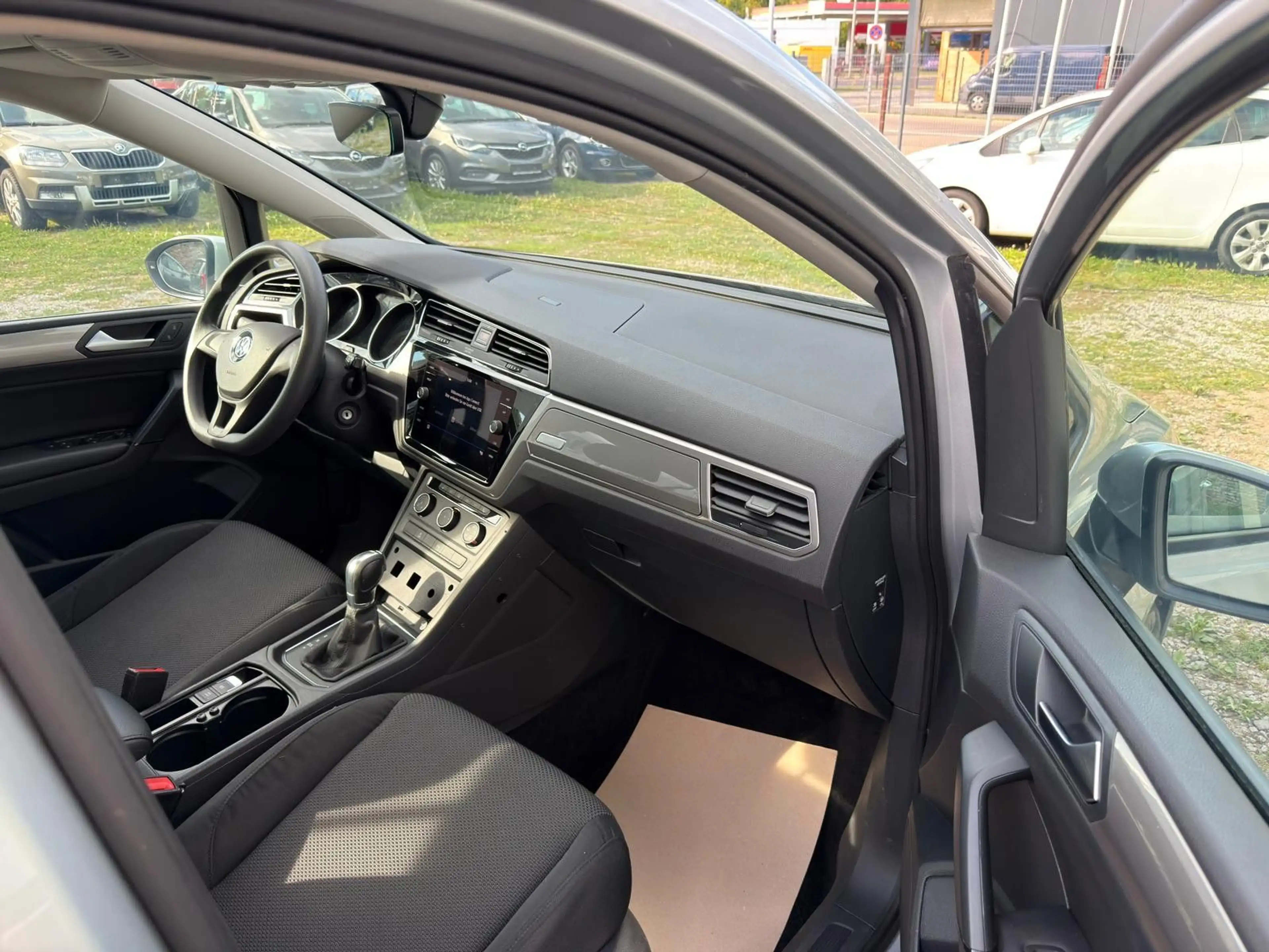 Volkswagen Touran 2.0 TDI DSG Comfortline*Klima*SHZ*PDC — photo 15