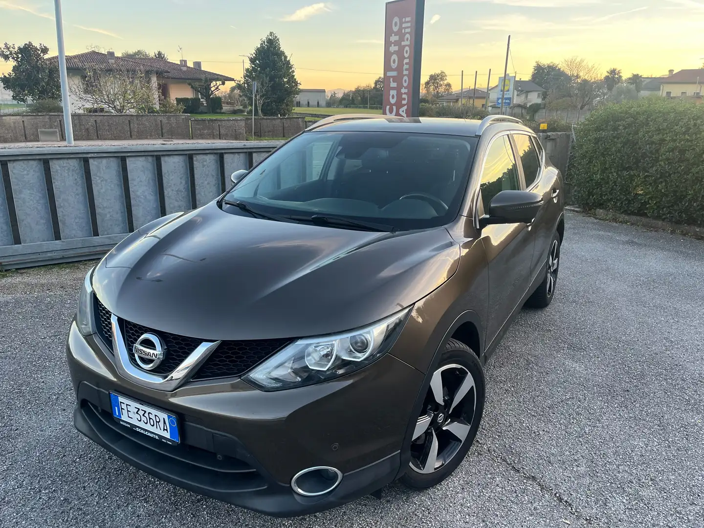 Nissan Qashqai 1.5 dci Tekna 110cv E6 Navi Telecamera Tetto panor Brun - 1