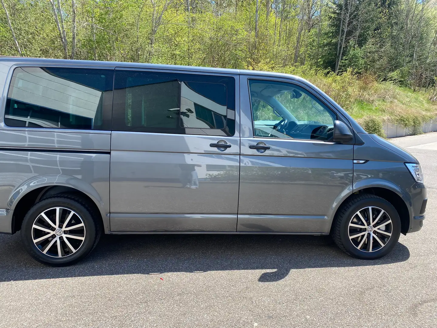 Volkswagen T6 Multivan Trendline 2.0 TDI DSG 4MOTION Szürke - 2