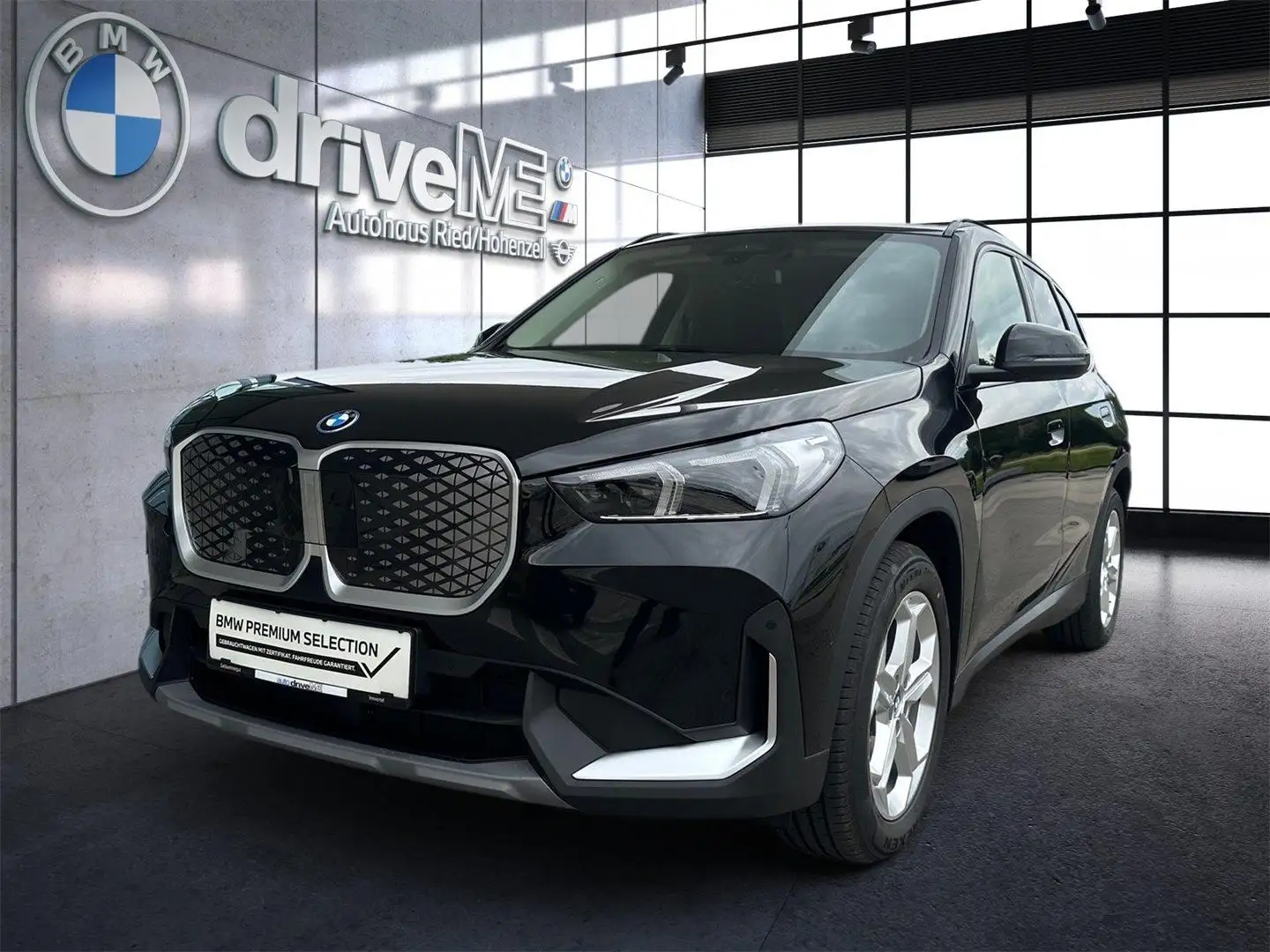 BMW iX1 eDrive20 64,8kWh Schwarz - 2