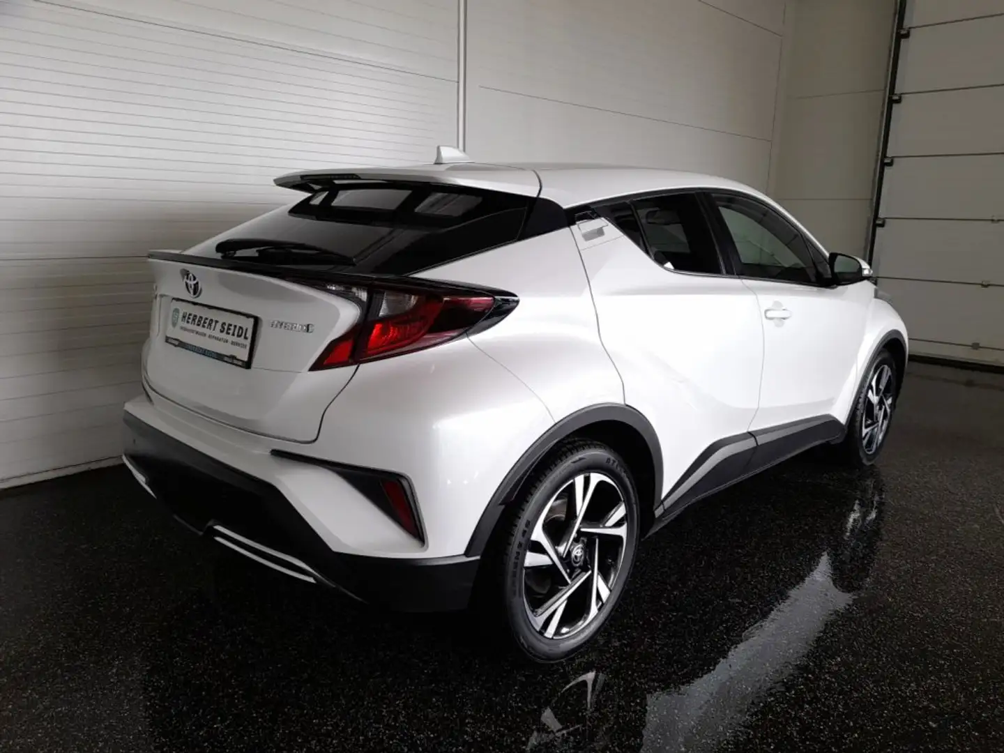 Toyota C-HR 2,0 Hybrid C-LUB Aut *VOLL-LED / 18 ZOLL / VOLLEDER / KAMERA / TEMPOMAT / SITZHEIZUNG* Weiß - 2