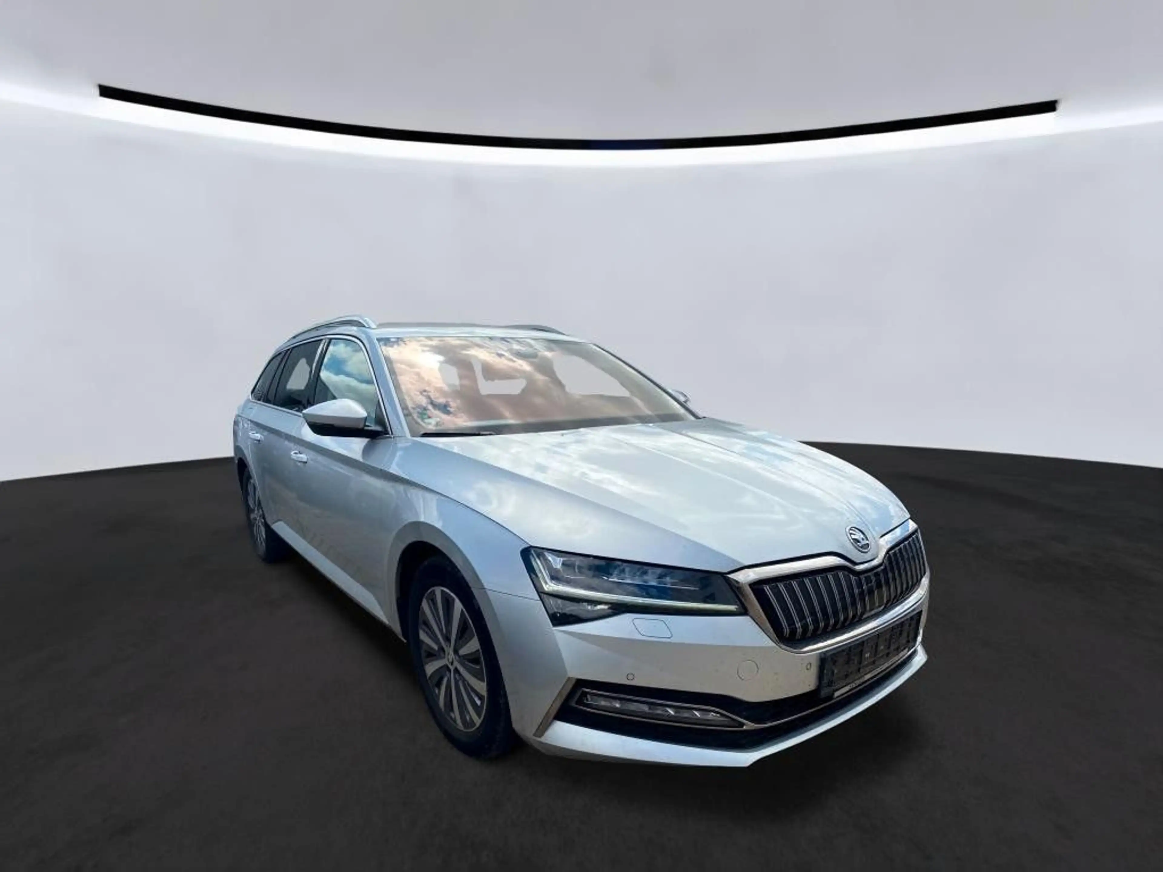 Skoda Superb Combi Style 1.4e/TSI Navi AHK SHZ LED PDC — photo 2