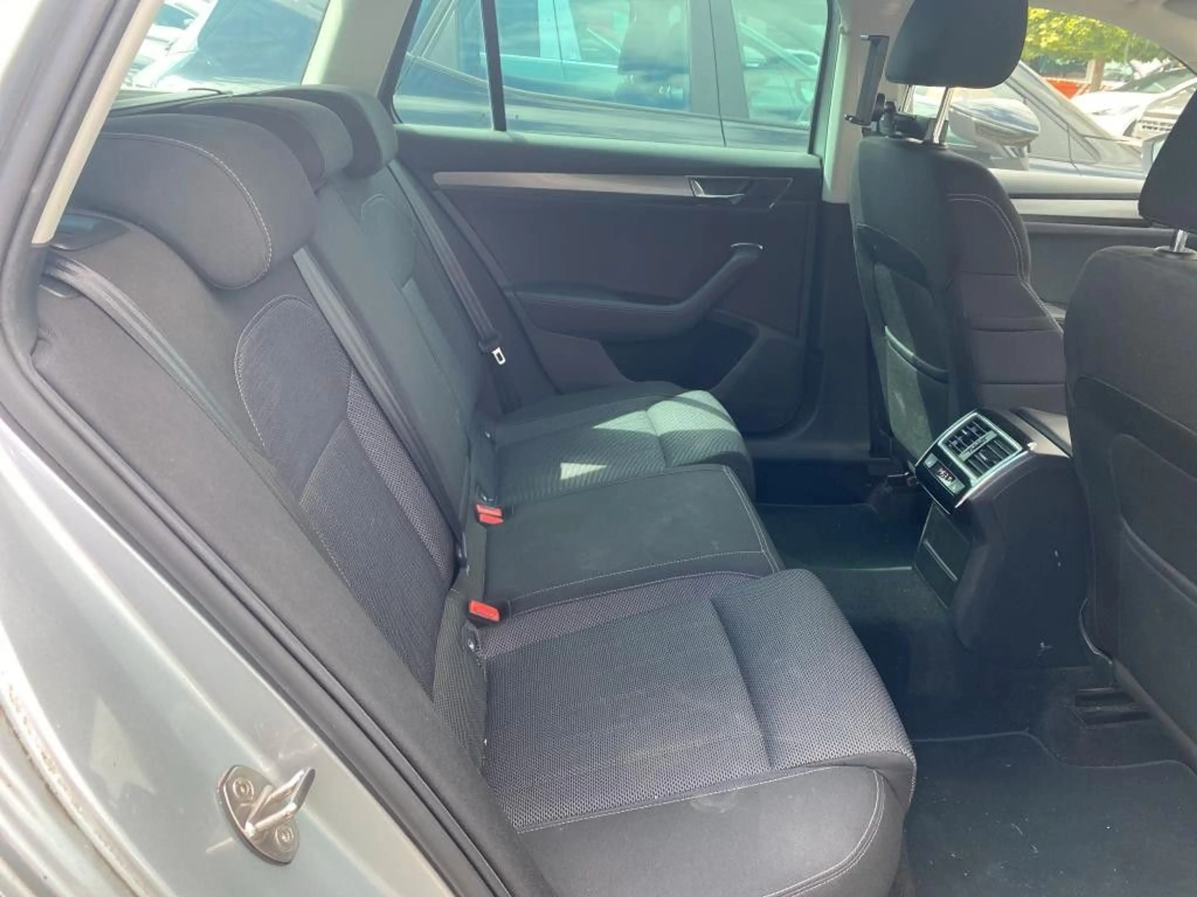 Skoda Superb Combi Style 1.4e/TSI Navi AHK SHZ LED PDC — photo 6